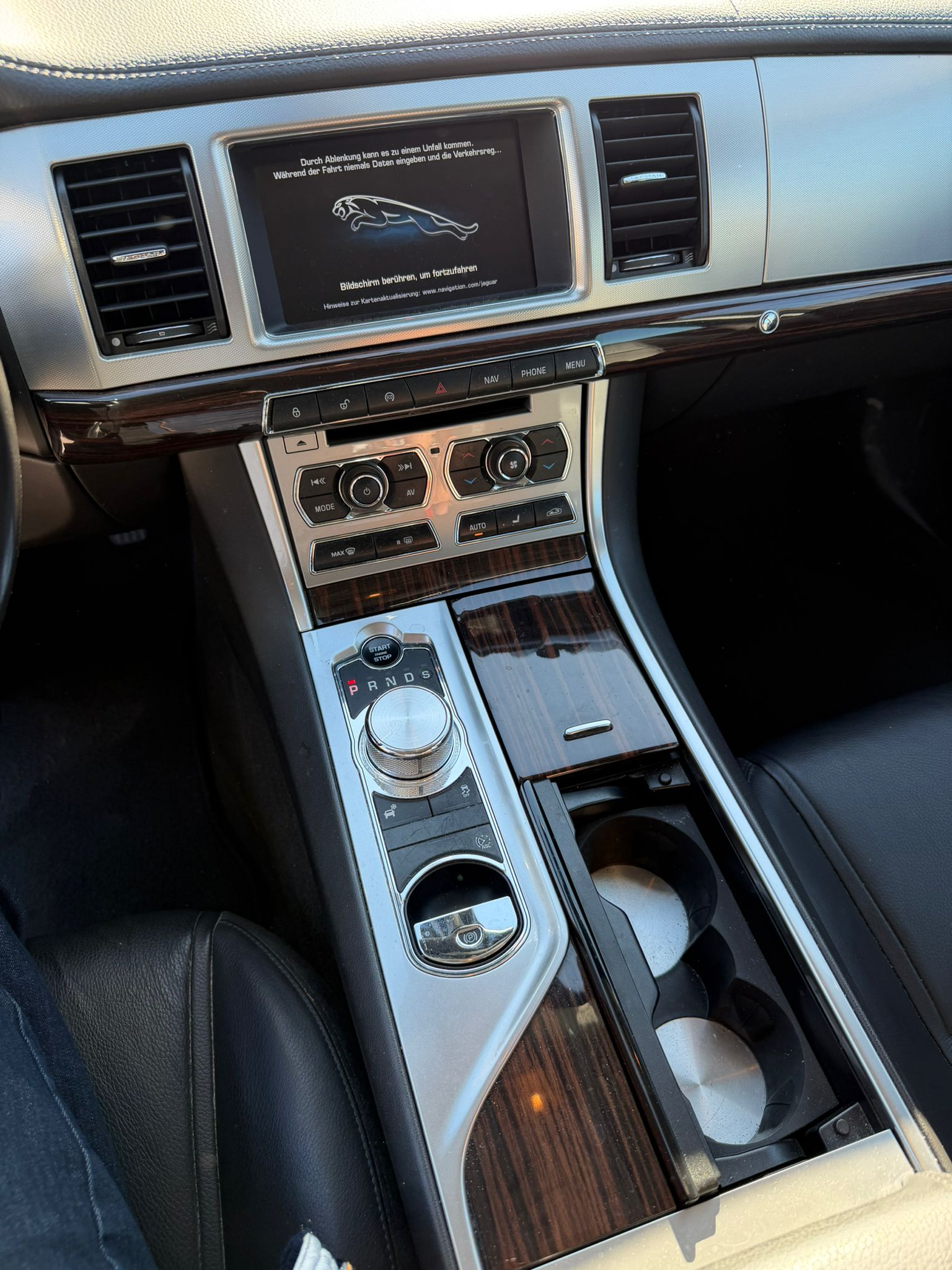 JAGUAR XF Sportbrake 2.2d-image-5
