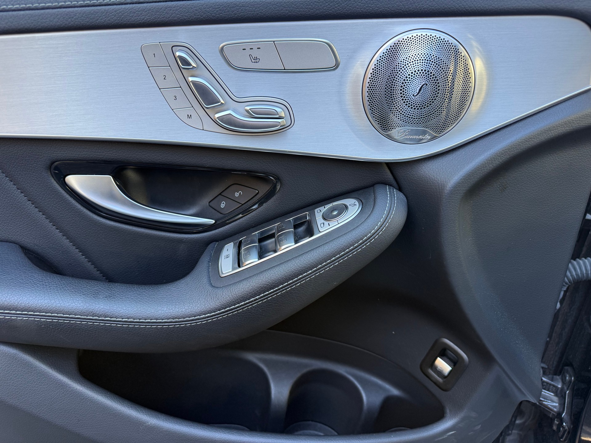MERCEDES-BENZ GLC 300 AMG Line 4Matic 9G-Tronic-image-8