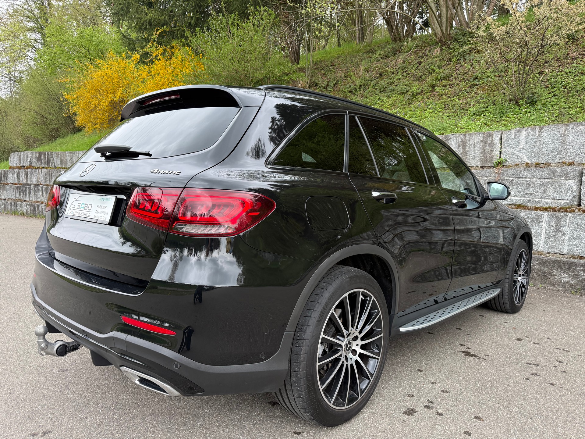 MERCEDES-BENZ GLC 300 AMG Line 4Matic 9G-Tronic-image-2