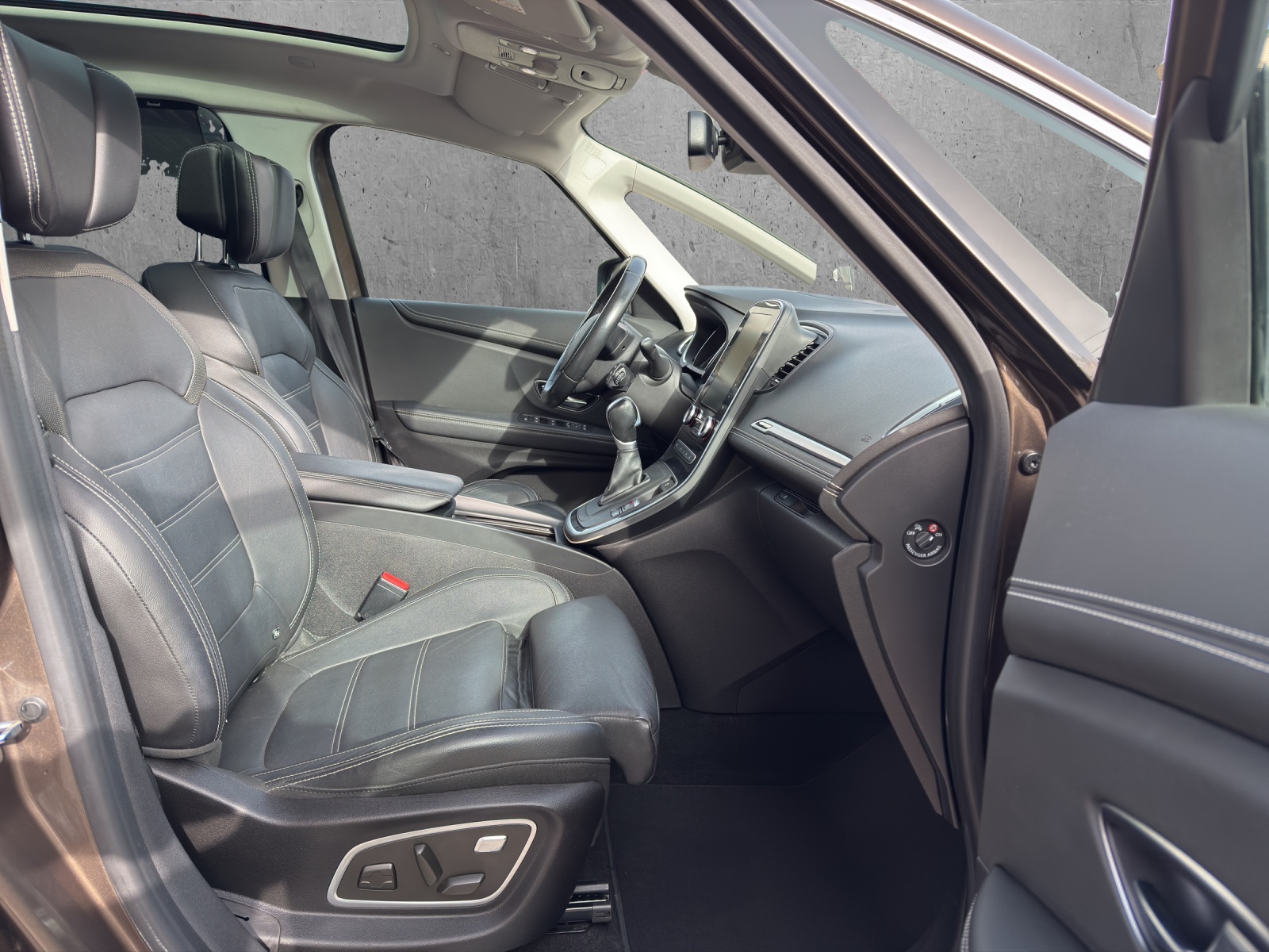 RENAULT Grand Scénic 1.6 dCi Initiale Paris EDC-image-10