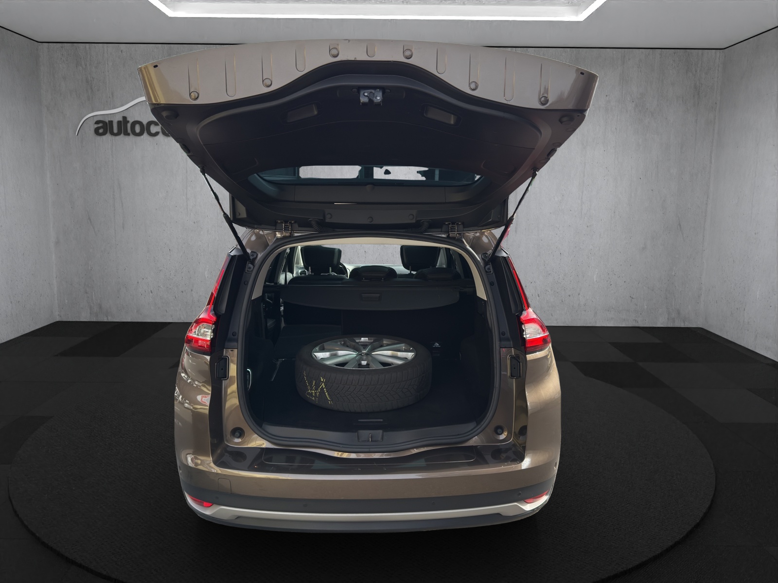 RENAULT Grand Scénic 1.6 dCi Initiale Paris EDC-image-14