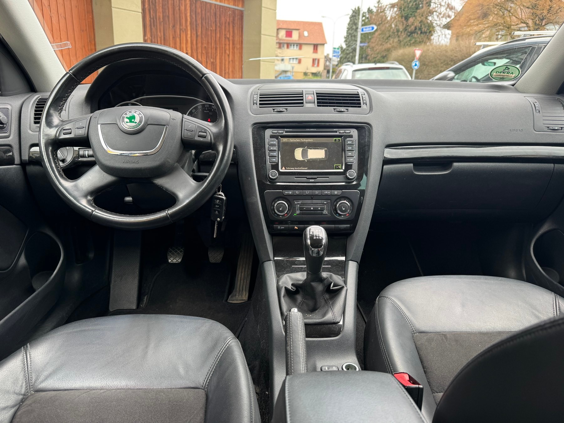SKODA Octavia Combi 1.8 TSI Laurin & Klement-image-10