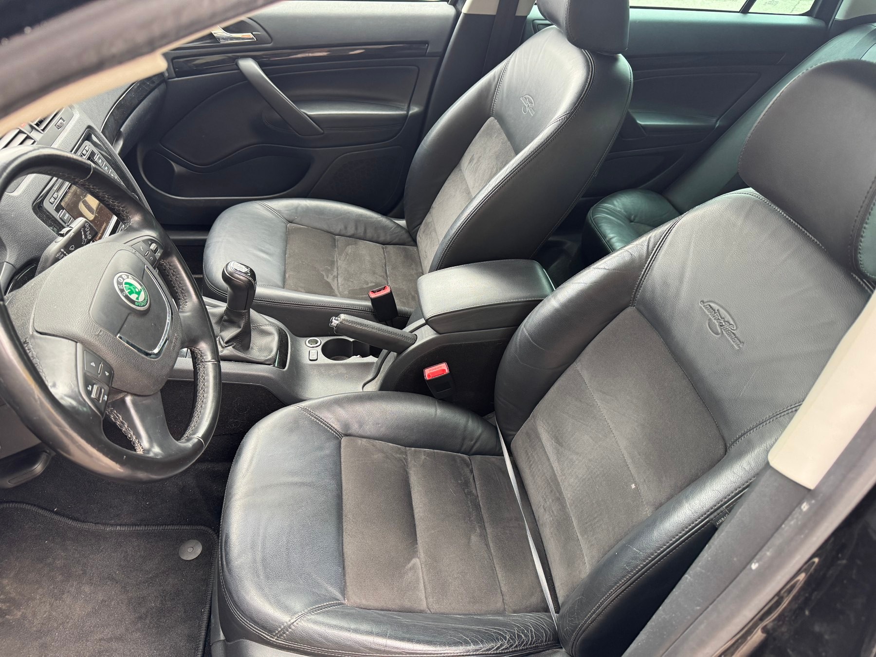 SKODA Octavia Combi 1.8 TSI Laurin & Klement-image-9