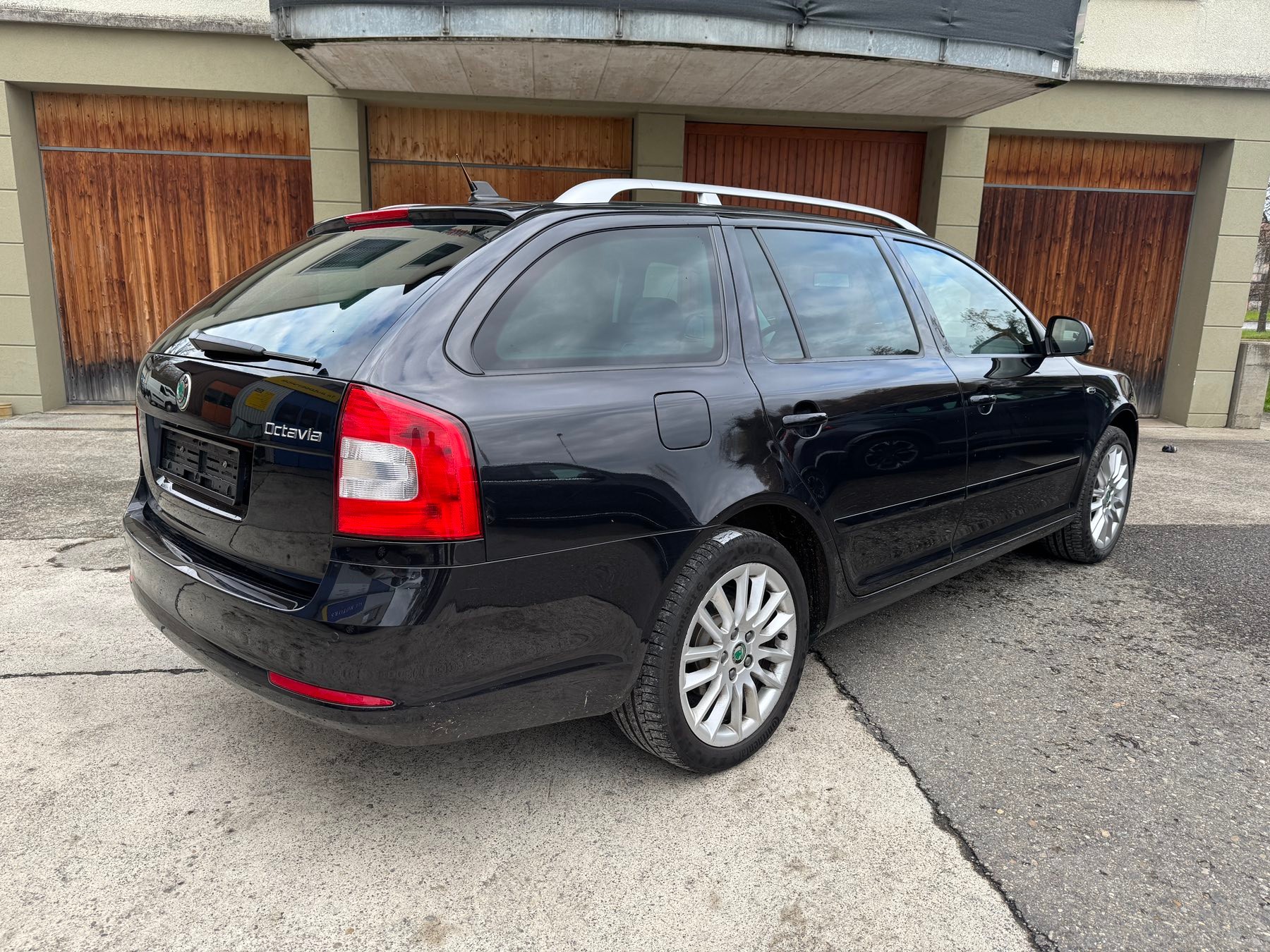 SKODA Octavia Combi 1.8 TSI Laurin & Klement-image-4