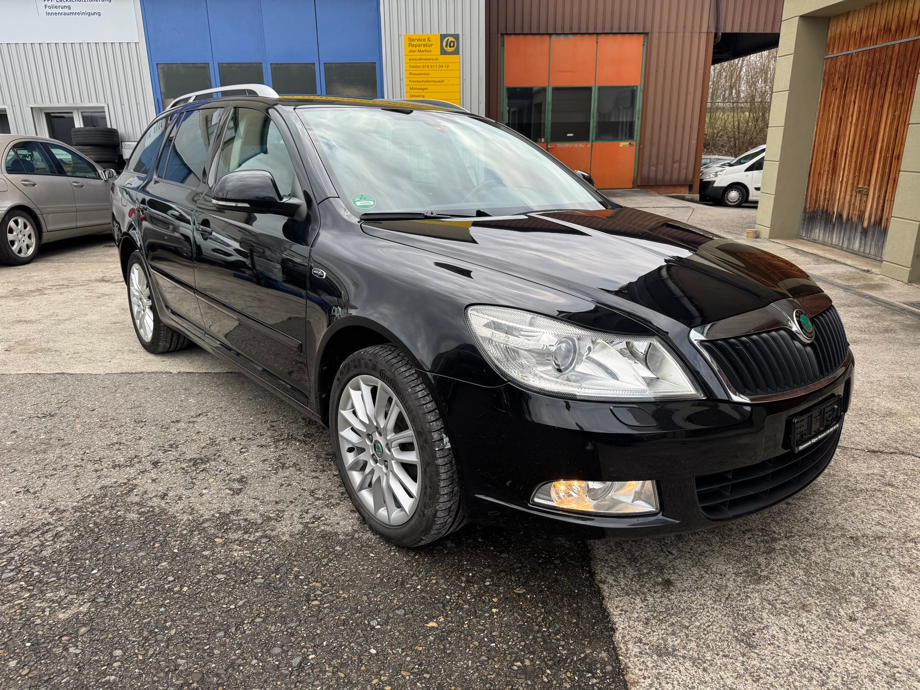 SKODA Octavia Combi 1.8 TSI Laurin & Klement-image-2
