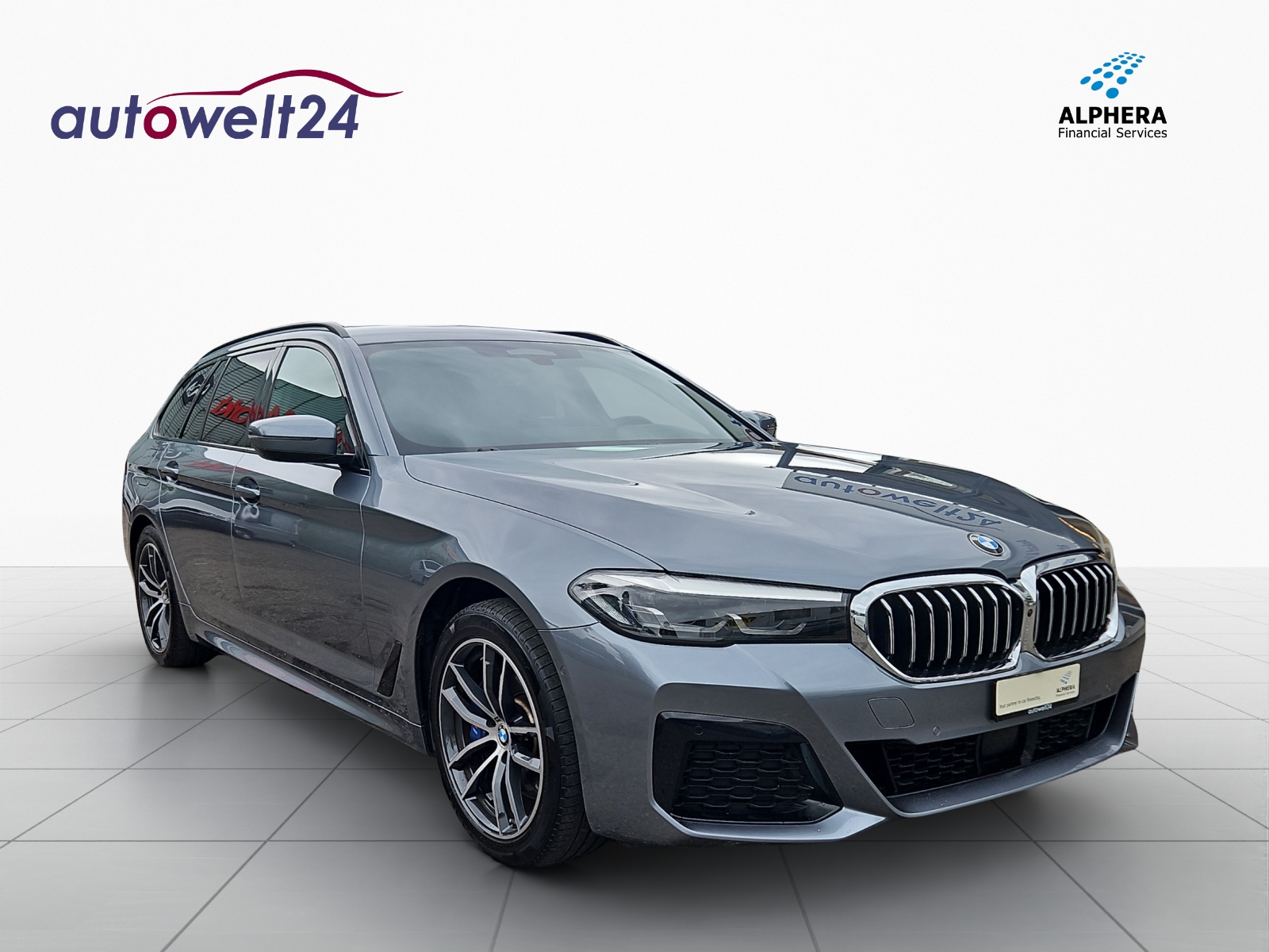 BMW 530e xDrive Touring M Sport Steptronic-image-3
