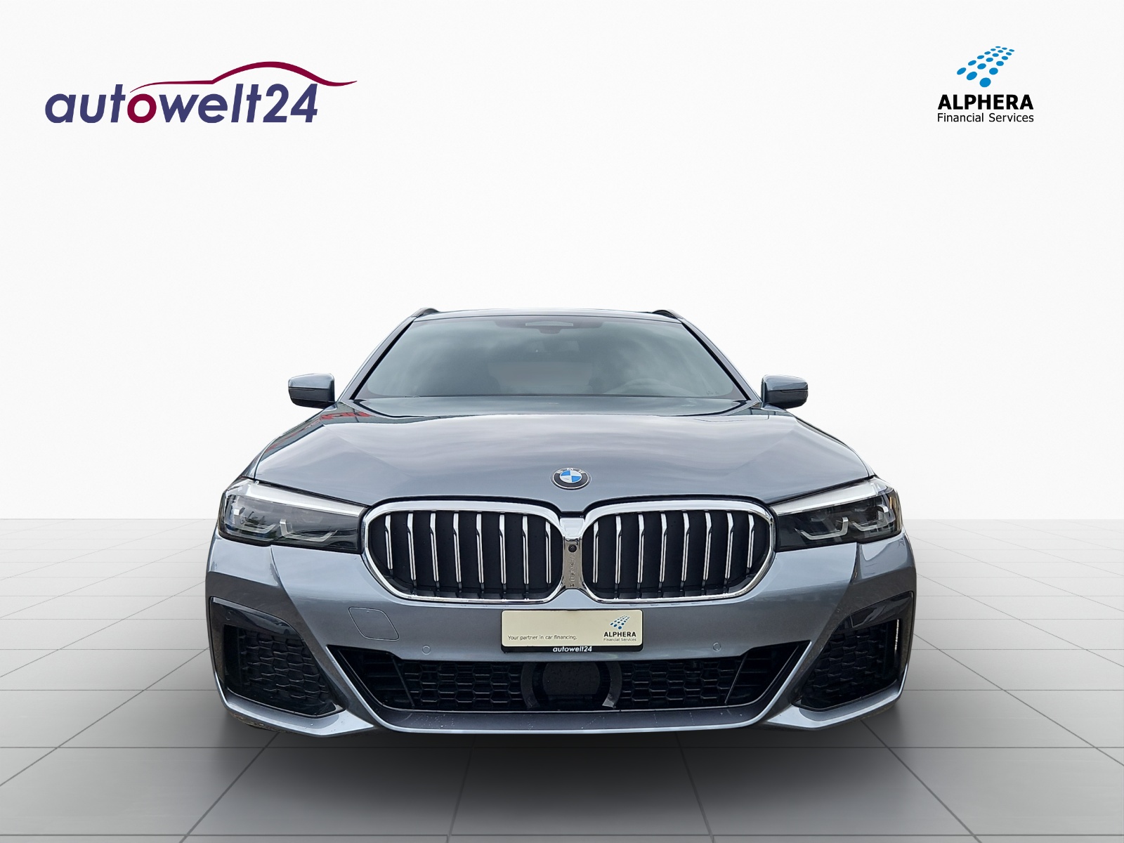 BMW 530e xDrive Touring M Sport Steptronic-image-2