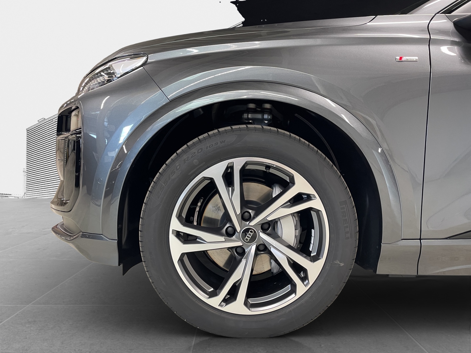 AUDI Q6 e-tron quattro-image-8