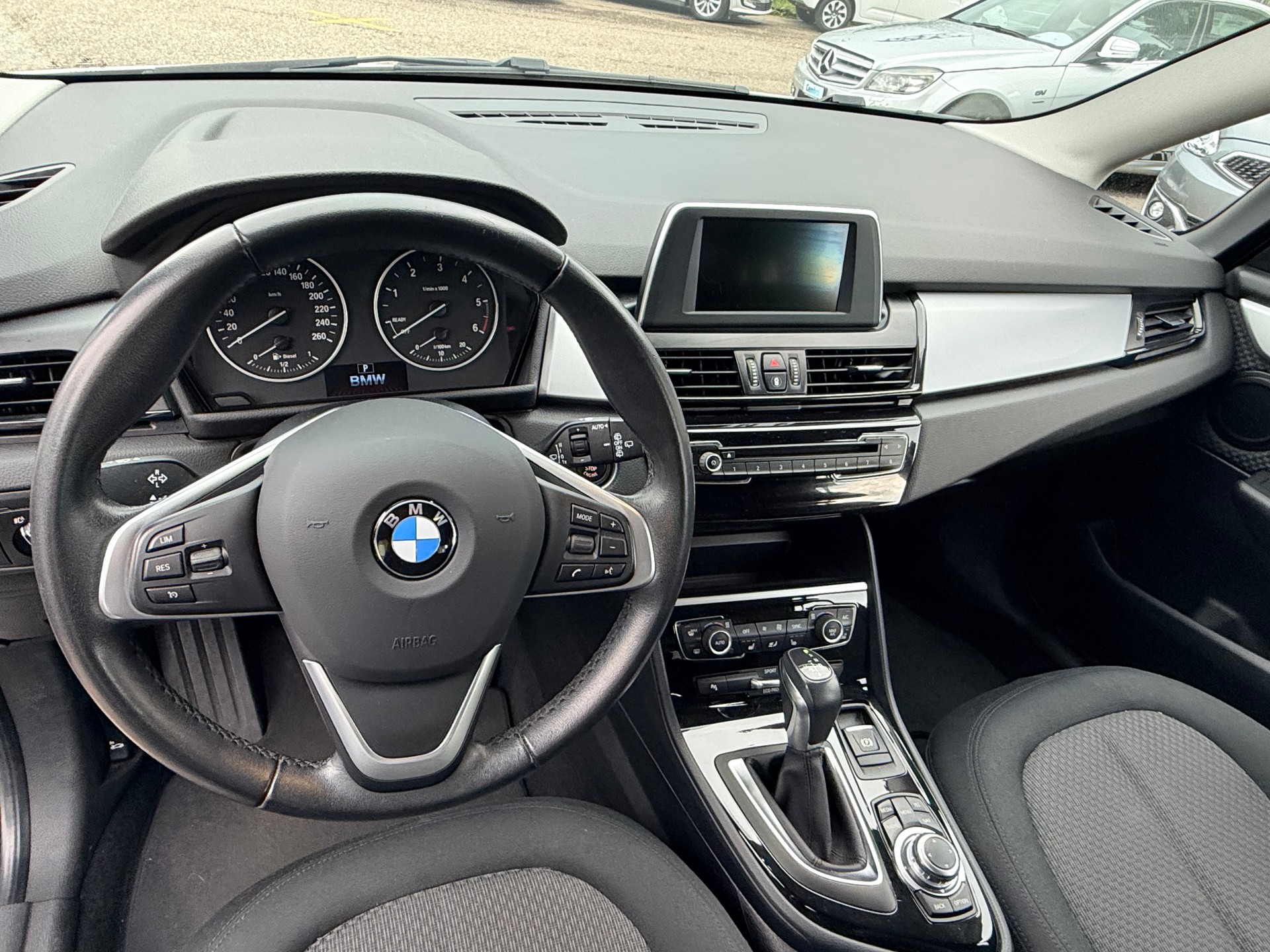 BMW 220d xDrive Active Tourer Steptronic-image-15