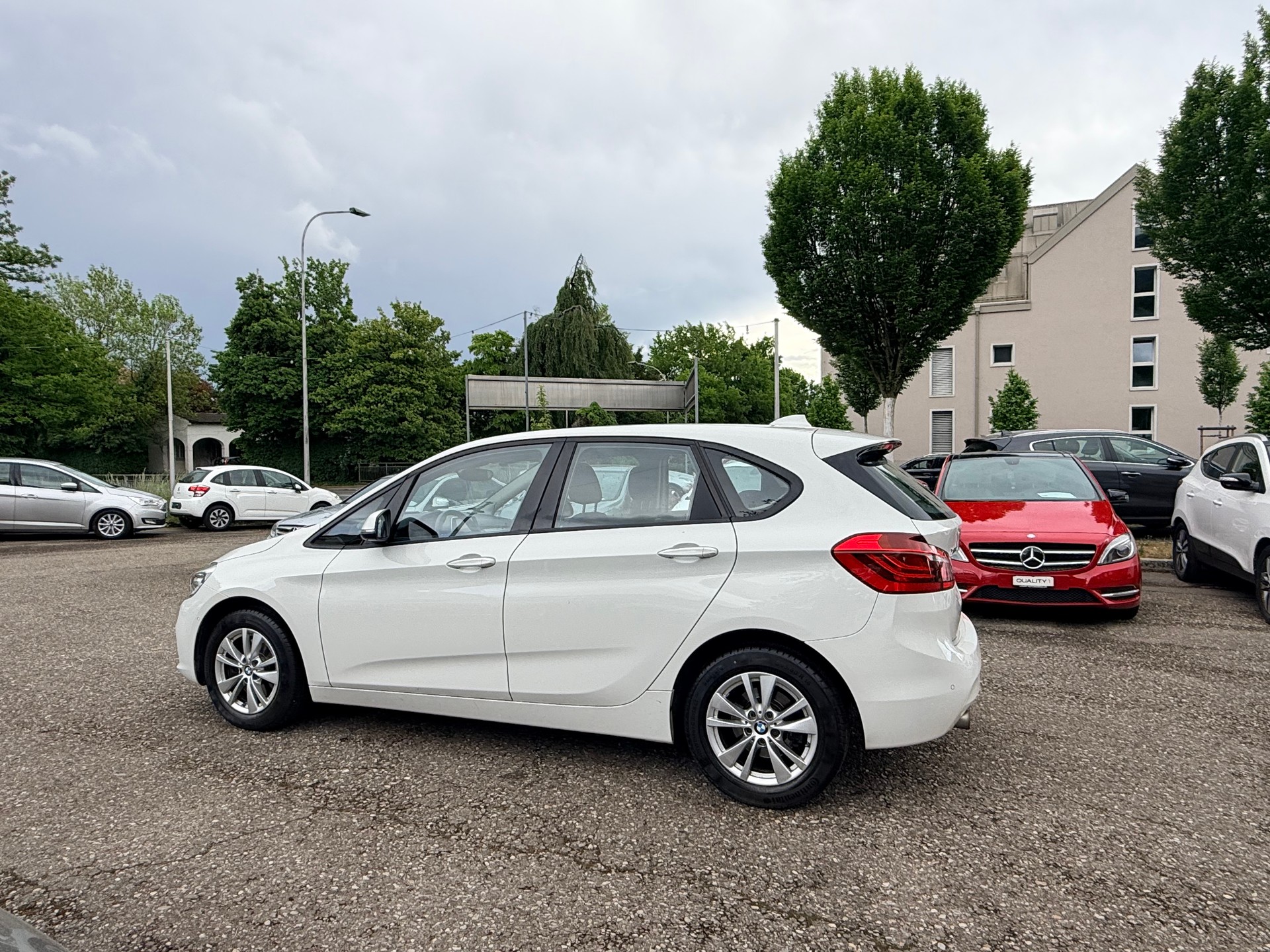 BMW 220d xDrive Active Tourer Steptronic-image-8