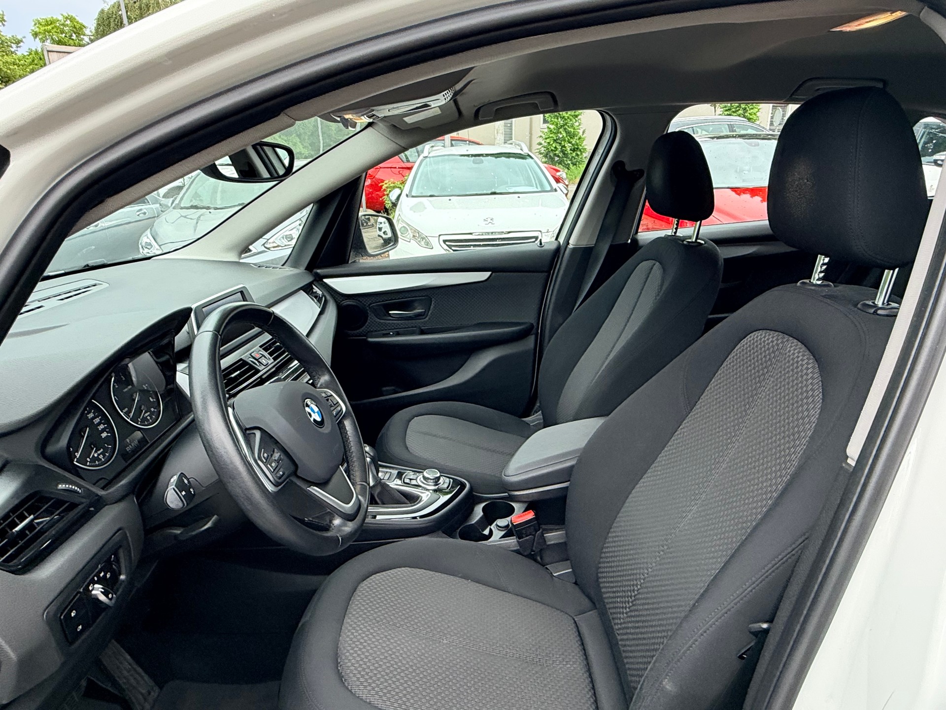 BMW 220d xDrive Active Tourer Steptronic-image-14