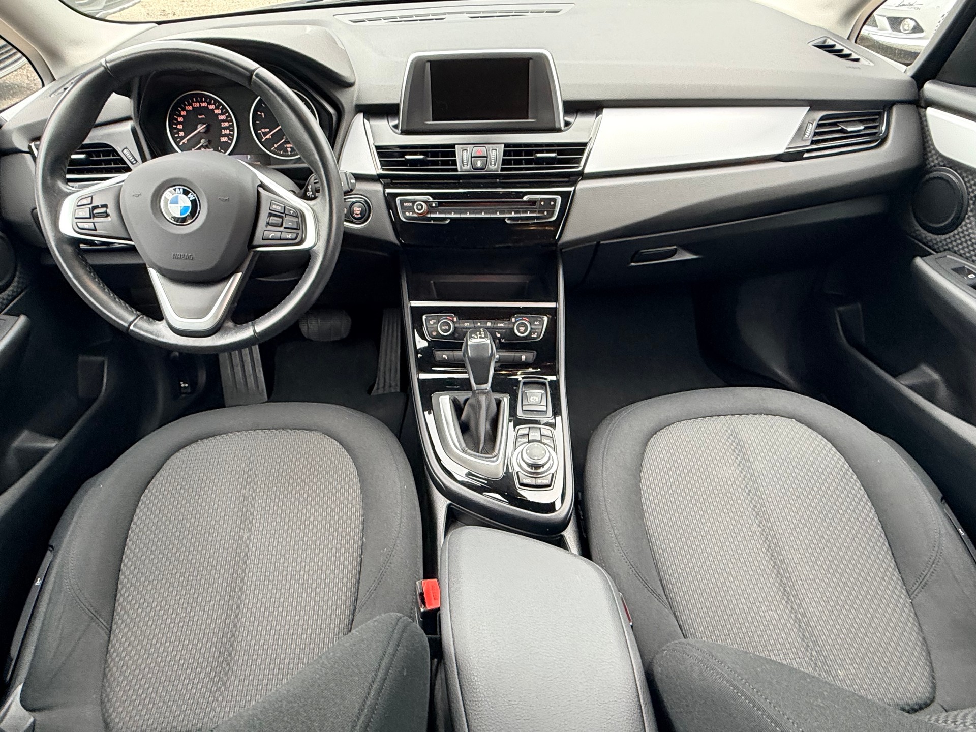 BMW 220d xDrive Active Tourer Steptronic-image-23