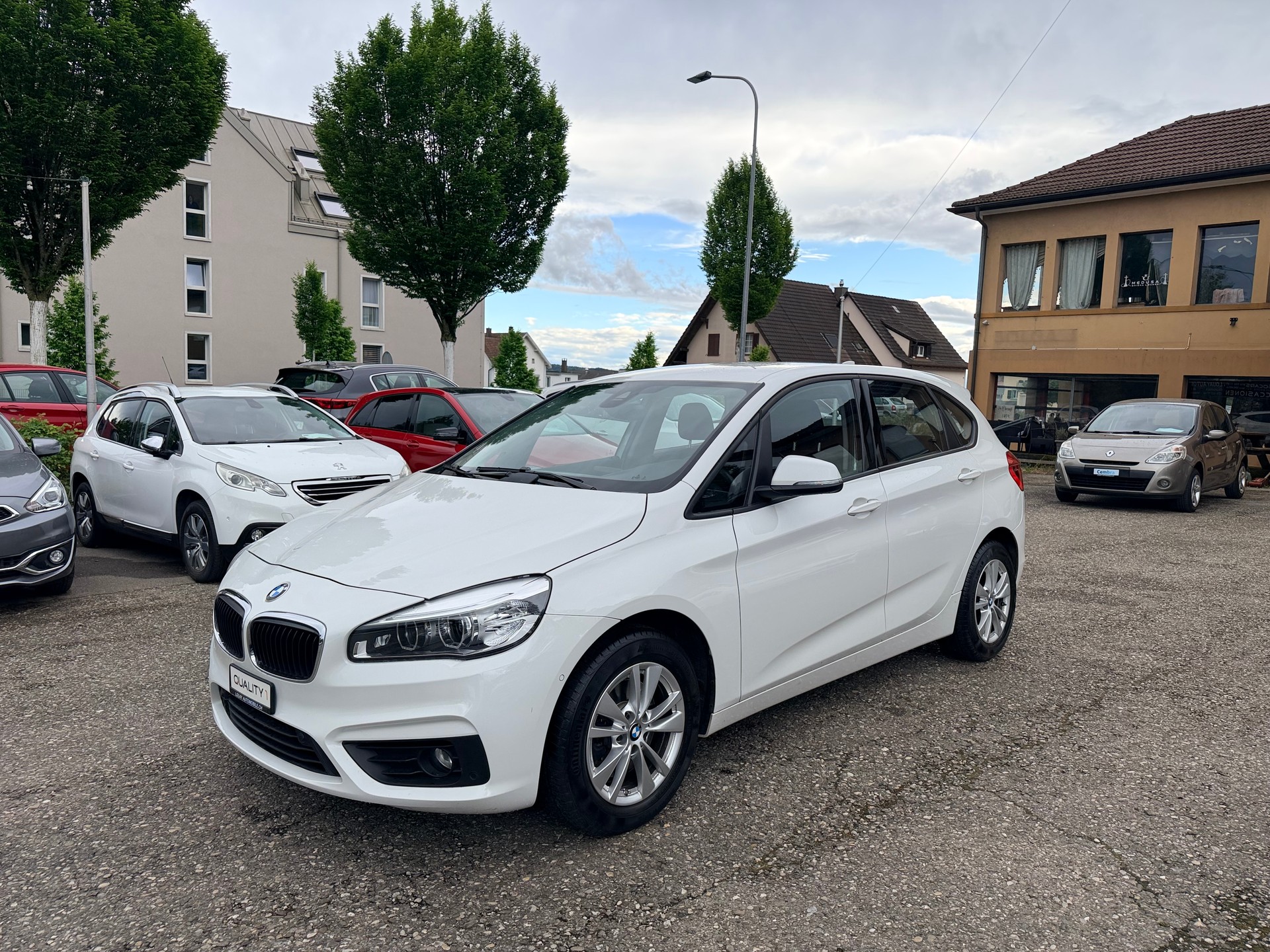 BMW 220d xDrive Active Tourer Steptronic-showroom-element-2