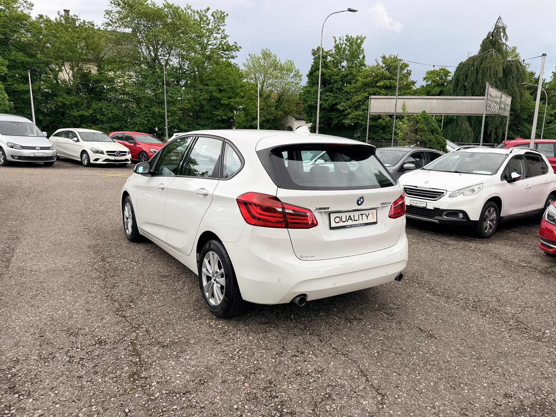 BMW 220d xDrive Active Tourer Steptronic-image-10