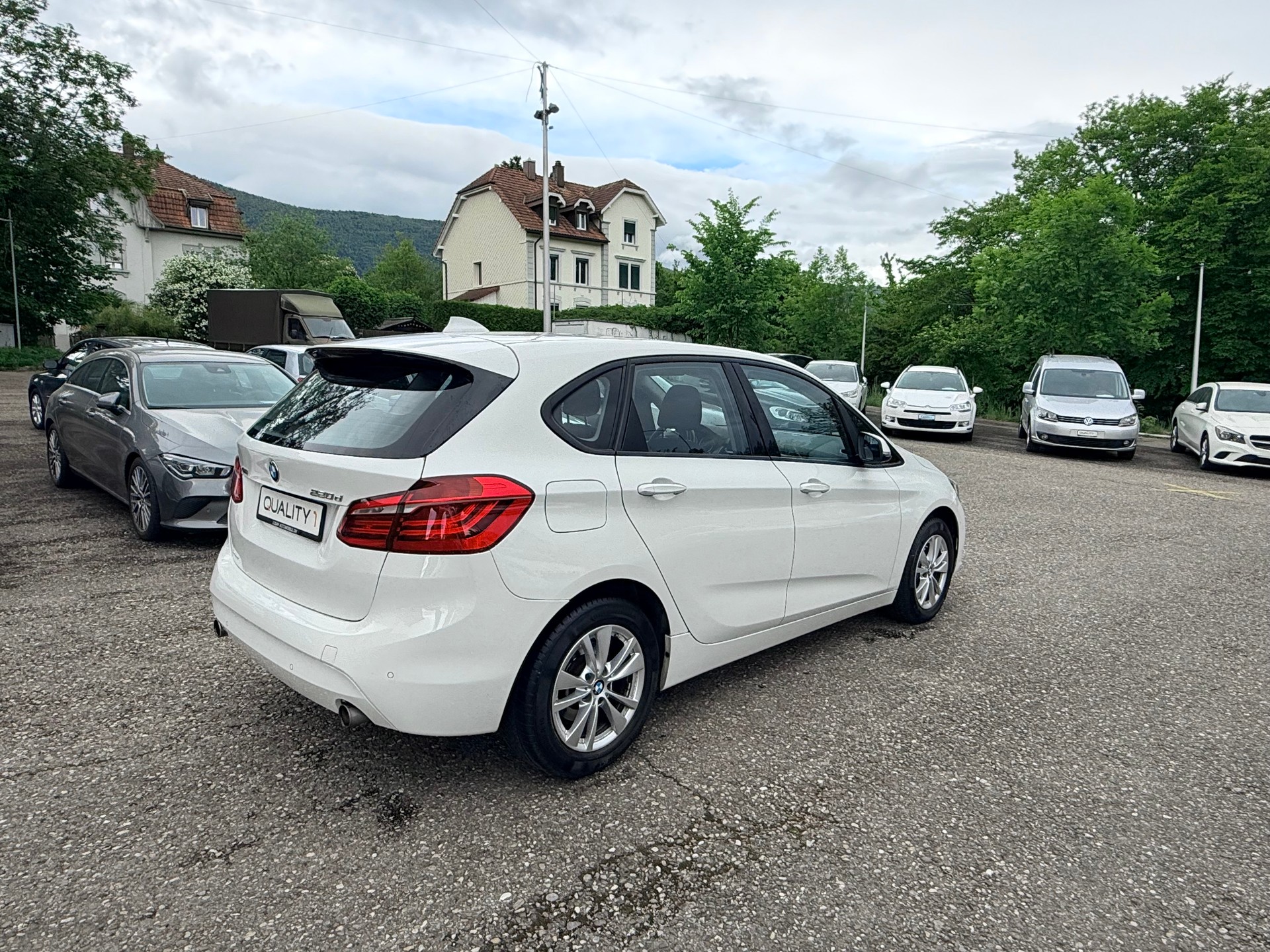 BMW 220d xDrive Active Tourer Steptronic-image-9