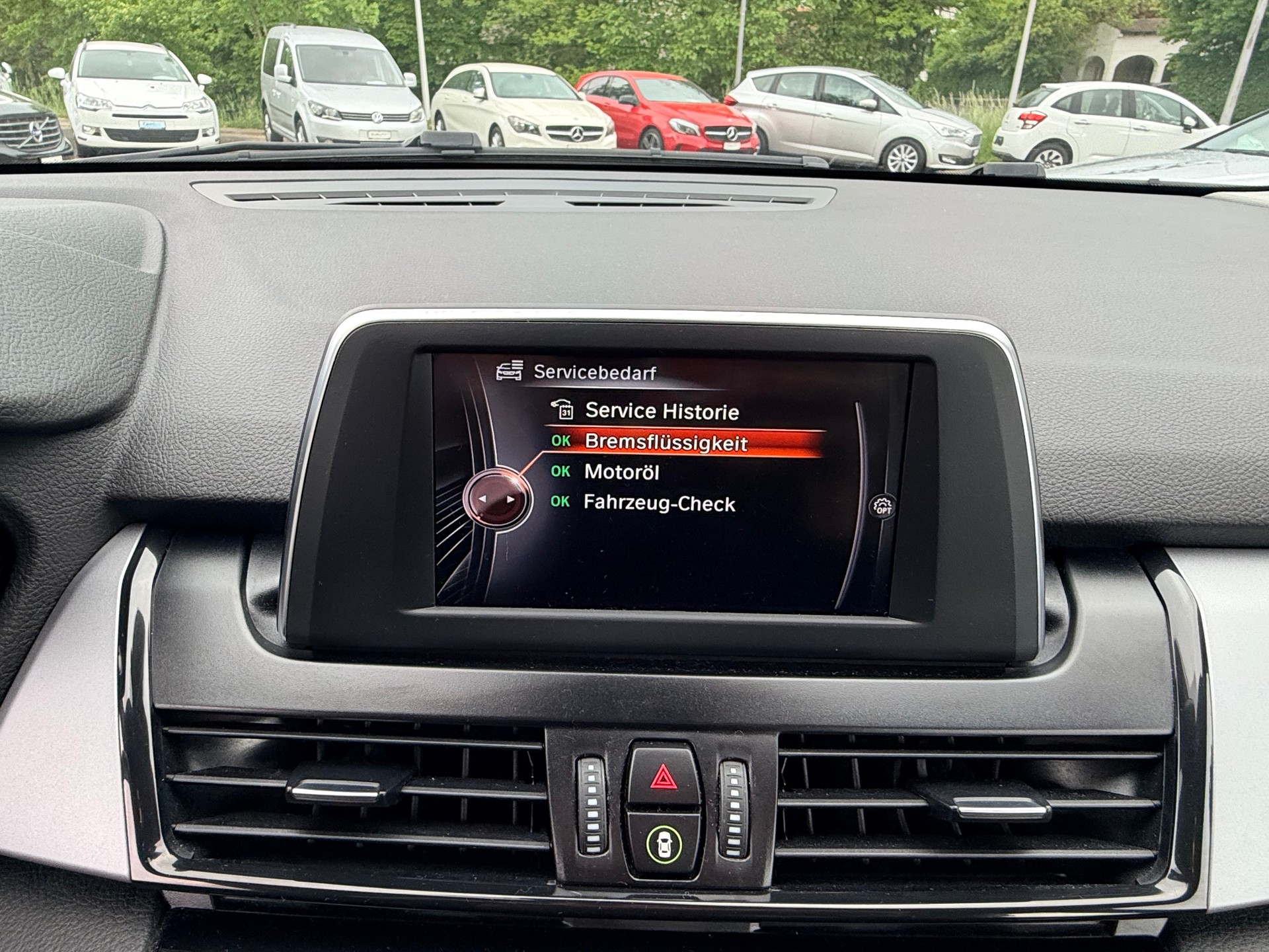 BMW 220d xDrive Active Tourer Steptronic-image-19