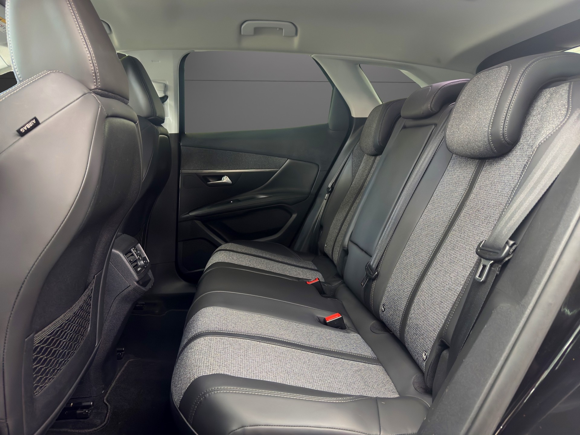 PEUGEOT 3008 1.6 THP Allure EAT-image-15