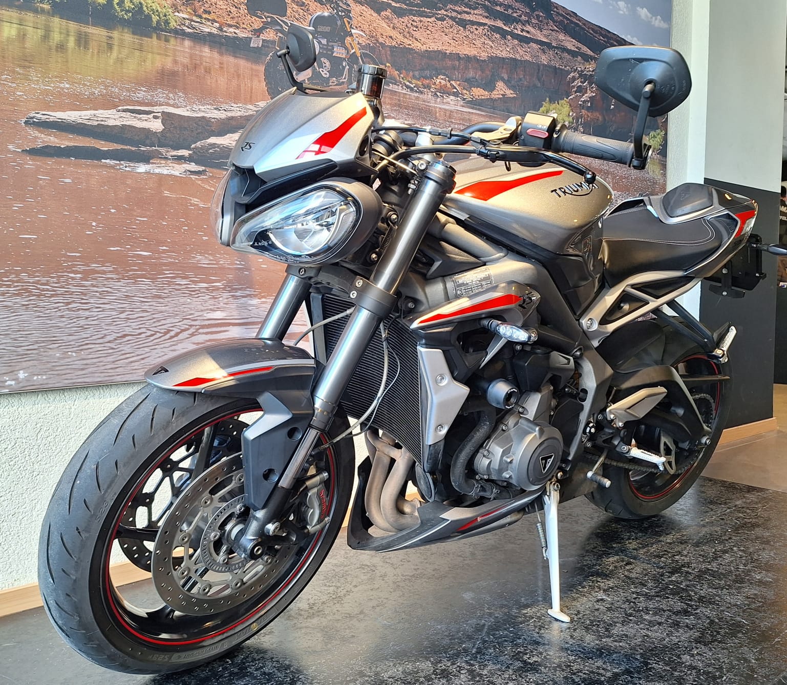 TRIUMPH Street Triple RS 765 ABS-showroom-element-3