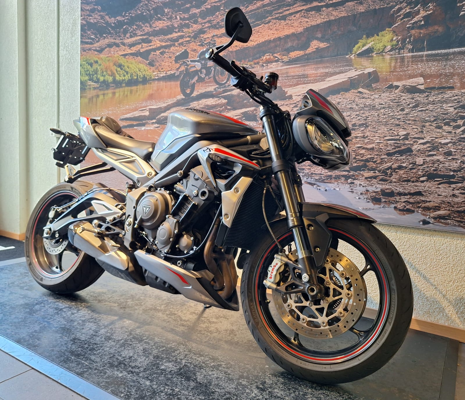 TRIUMPH Street Triple RS 765 ABS-showroom-element-1
