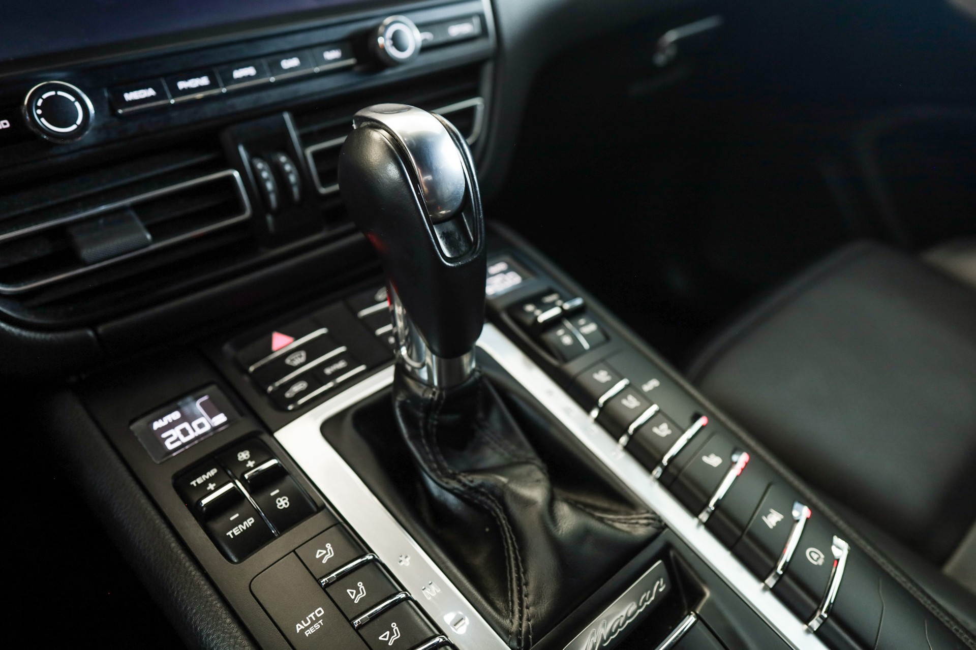 PORSCHE Macan PDK-image-12