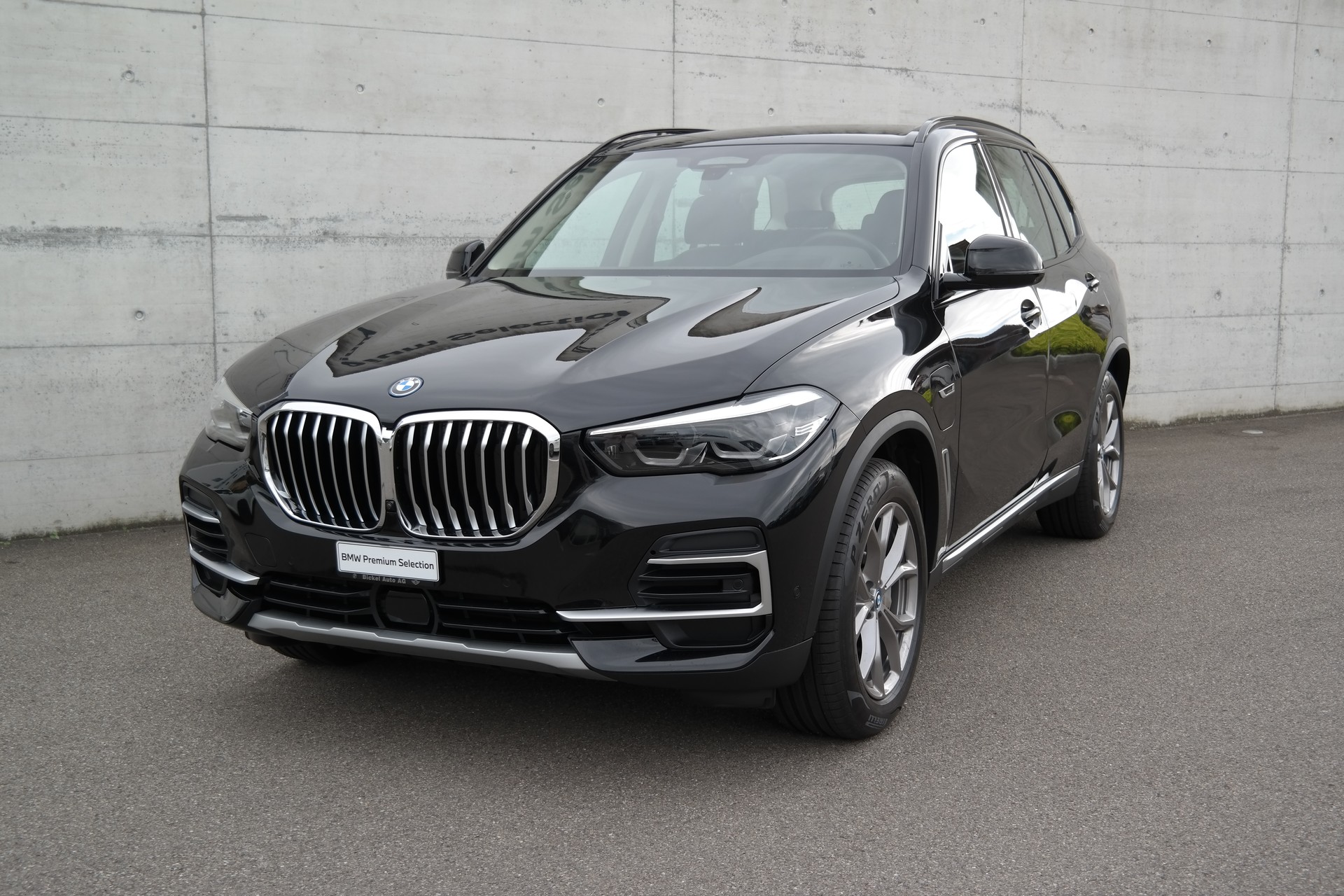 BMW X5 xDrive45e xLine-showroom-element-2