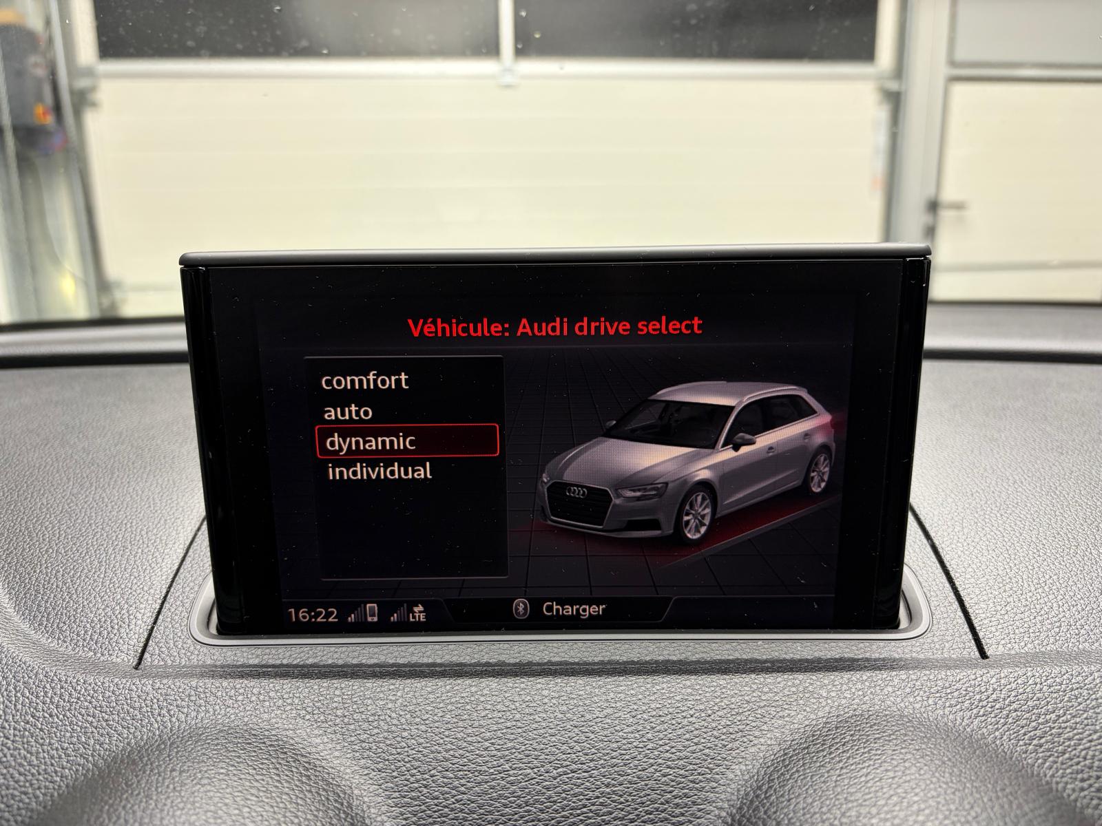 AUDI RS3 Sportback 2.5 TSI quattro S-tronic-image-23