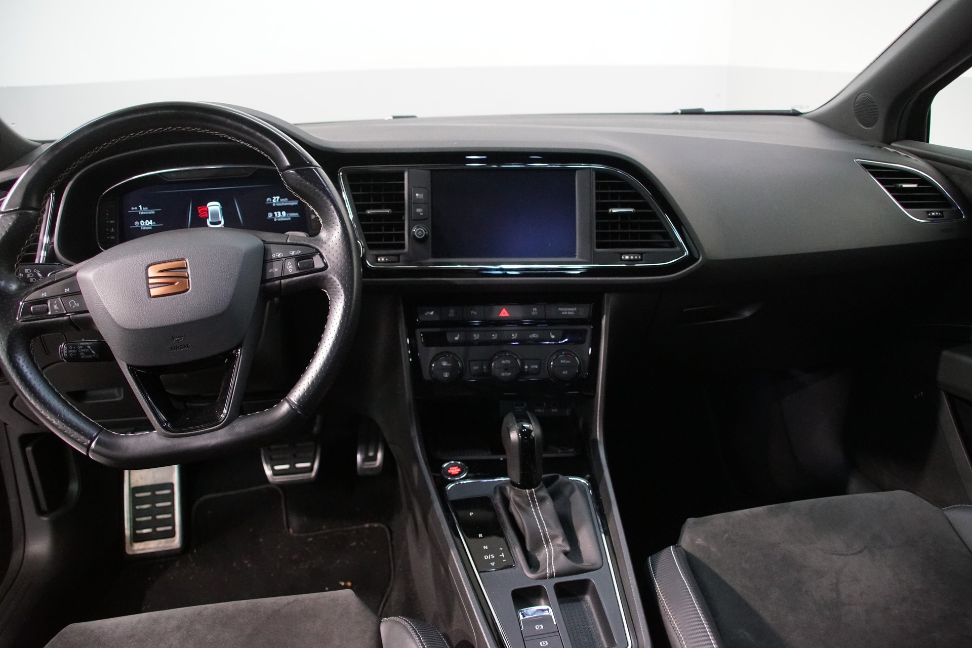 SEAT Leon ST 2.0 TSI Cupra 300 4 Drive DSG-image-12