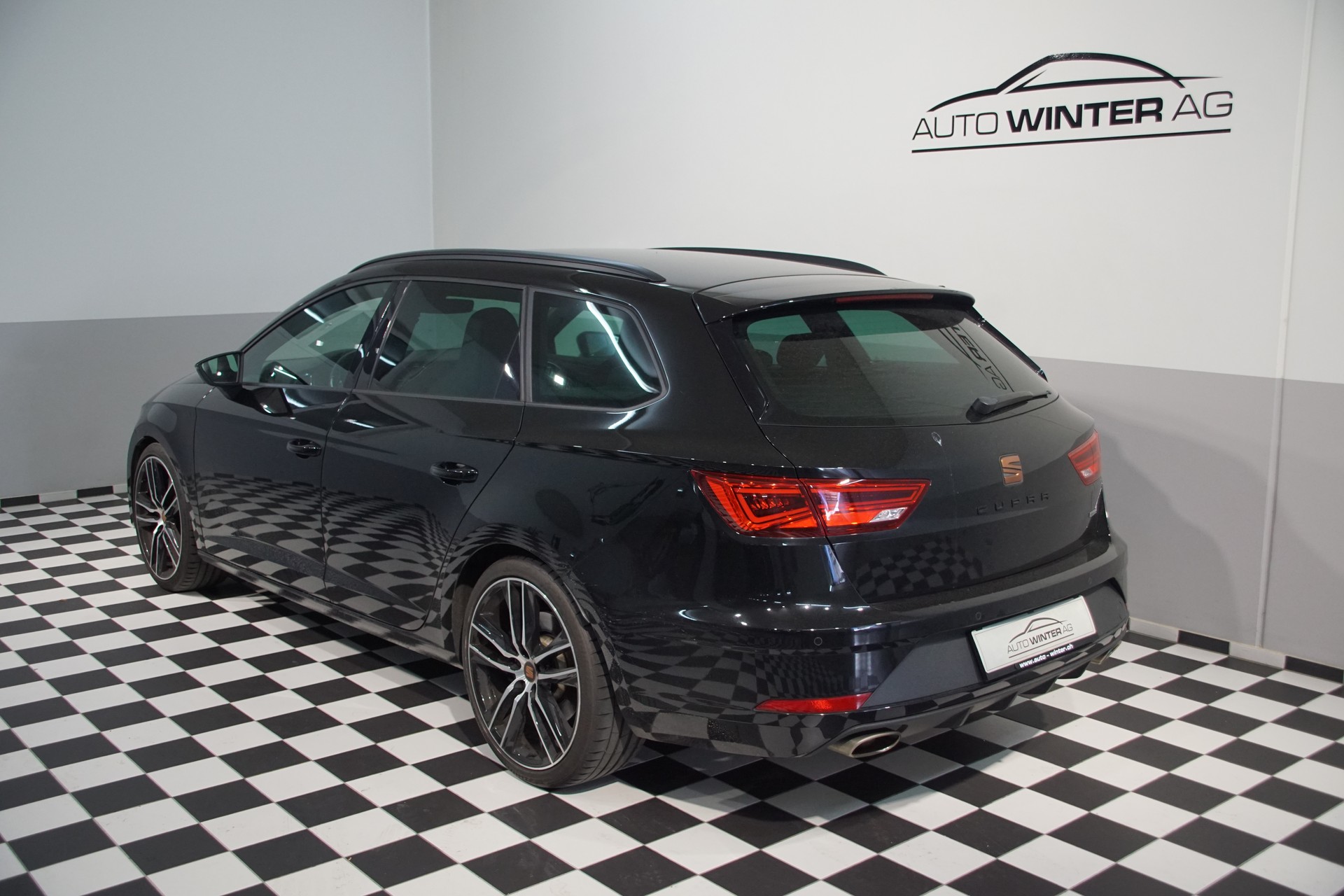 SEAT Leon ST 2.0 TSI Cupra 300 4 Drive DSG-image-5