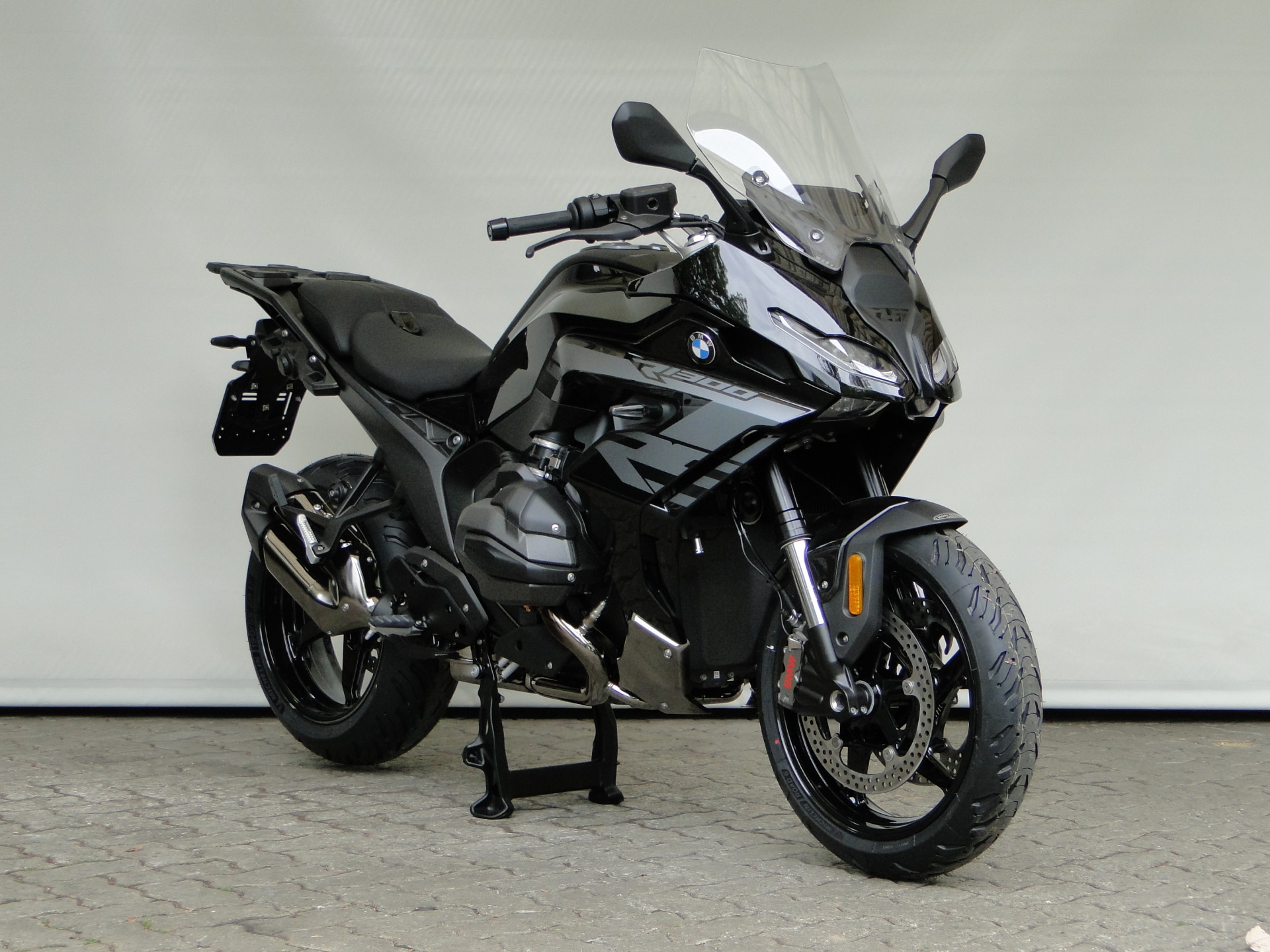 BMW R 1300 RS ASA Triple Black-showroom-element-2