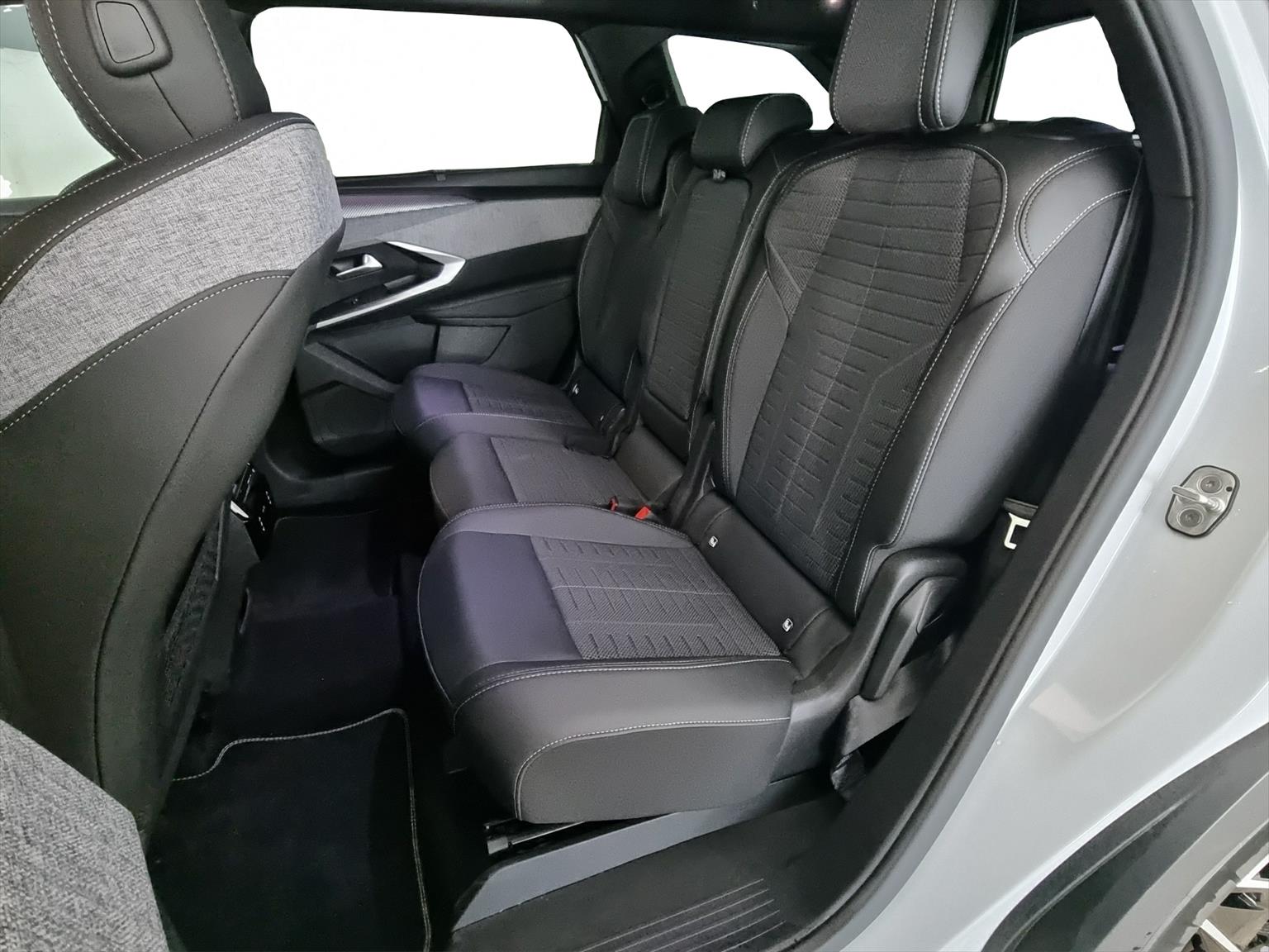PEUGEOT 5008 145 Hybrid GT 7-Plätzer-image-6