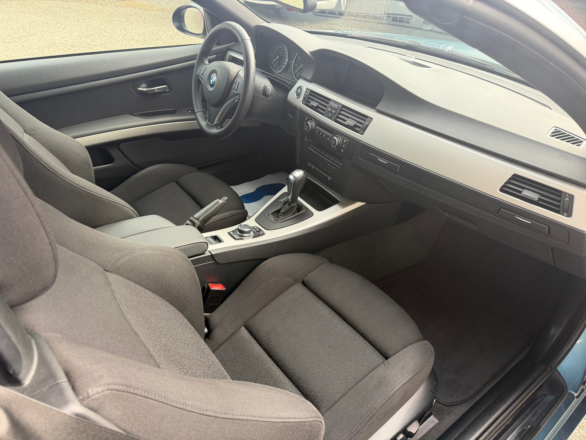 BMW 320i Cabriolet Steptronic-image-7