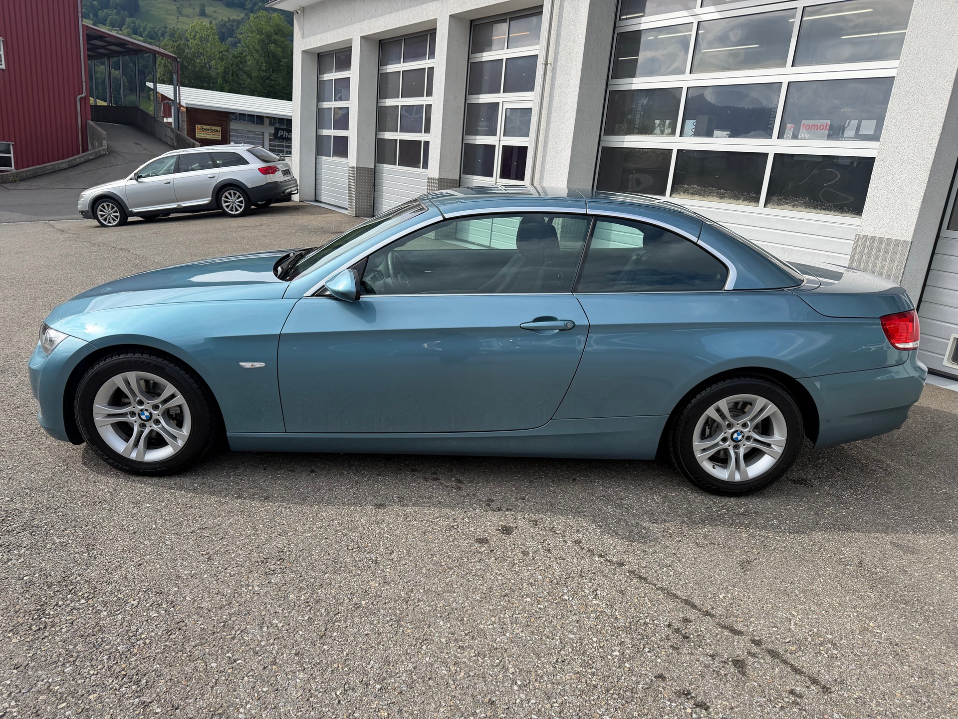 BMW 320i Cabriolet Steptronic-showroom-element-1