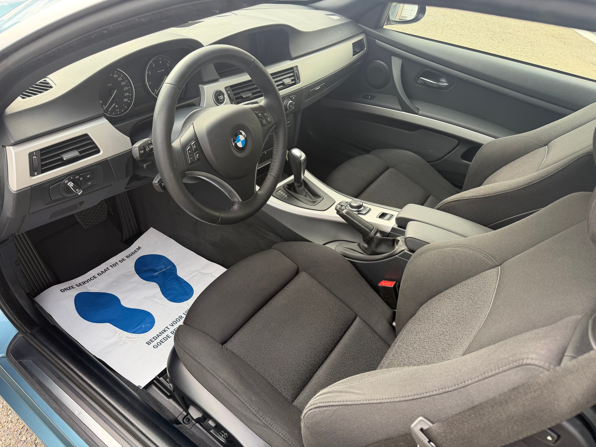 BMW 320i Cabriolet Steptronic-image-4