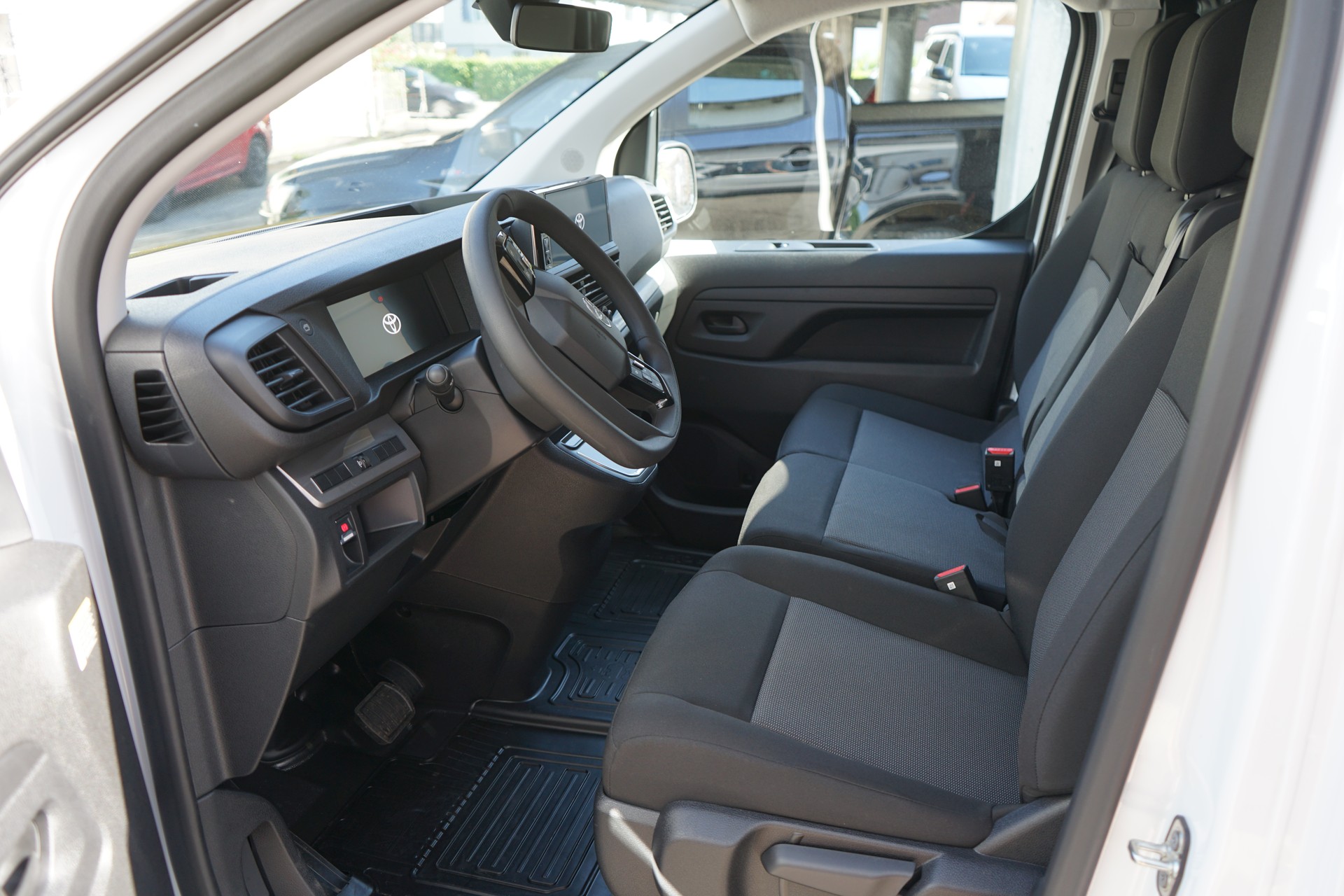 TOYOTA Proace EV 75kWh Medium Advanced-image-3