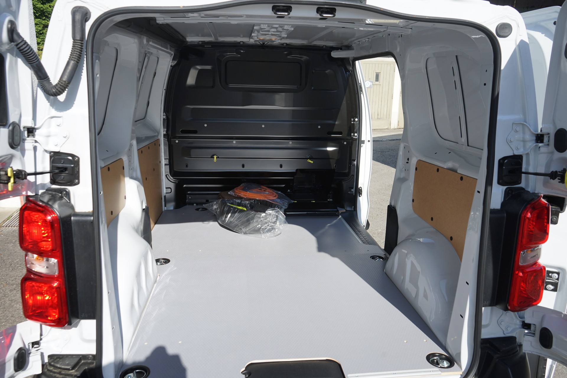 TOYOTA Proace EV 75kWh Medium Advanced-image-9