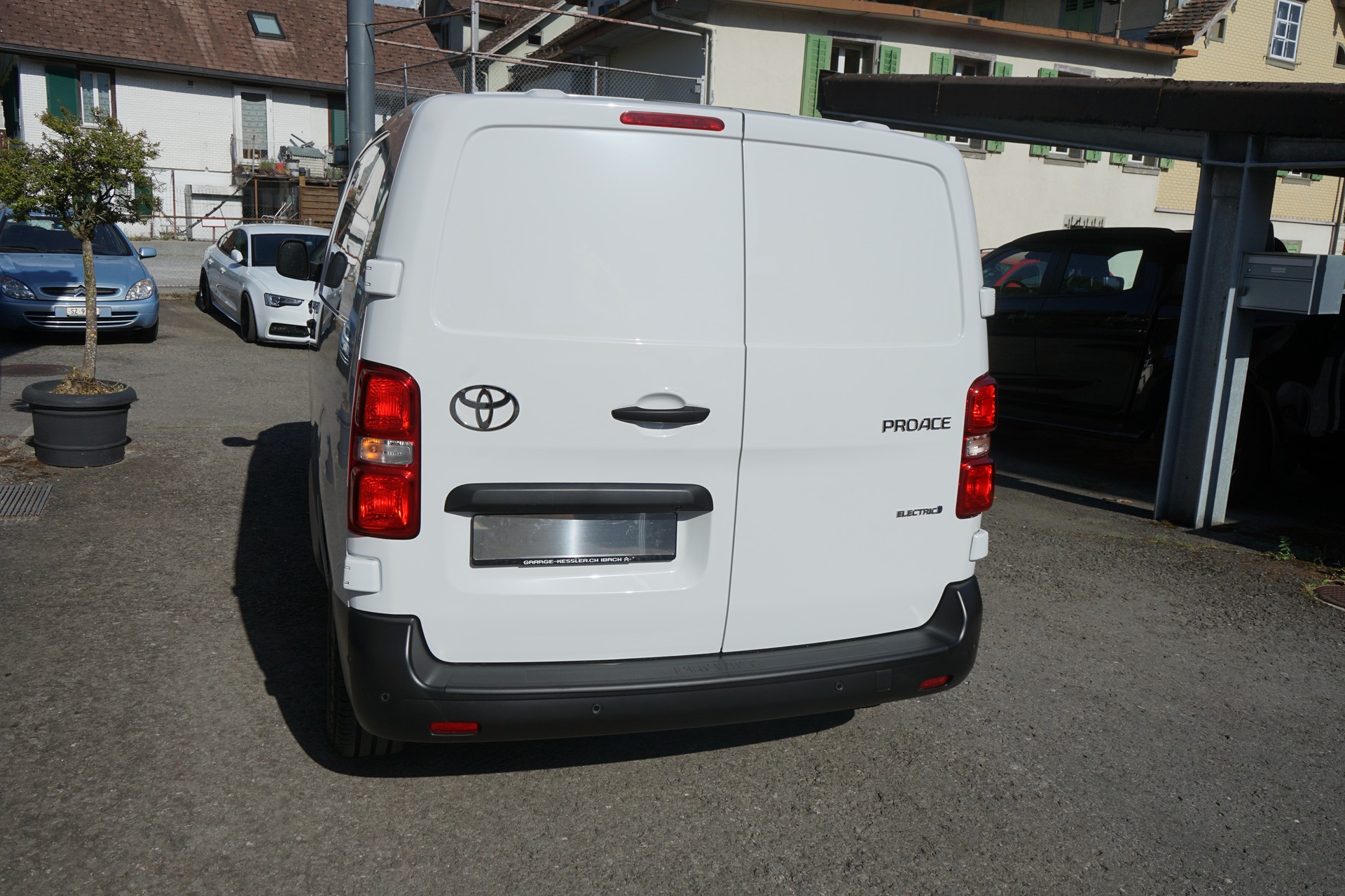 TOYOTA Proace EV 75kWh Medium Advanced-image-2