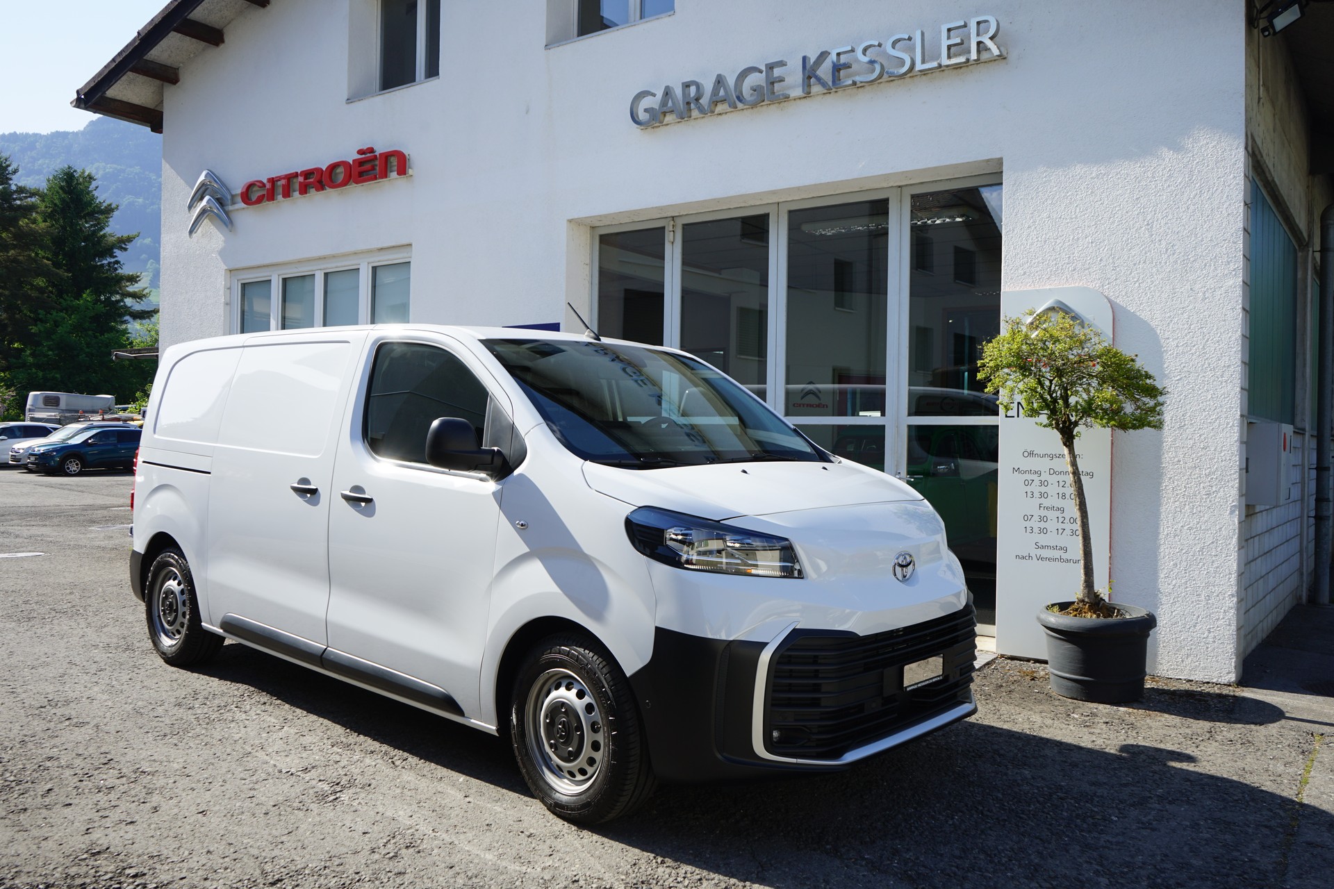 TOYOTA Proace EV 75kWh Medium Advanced-image-0