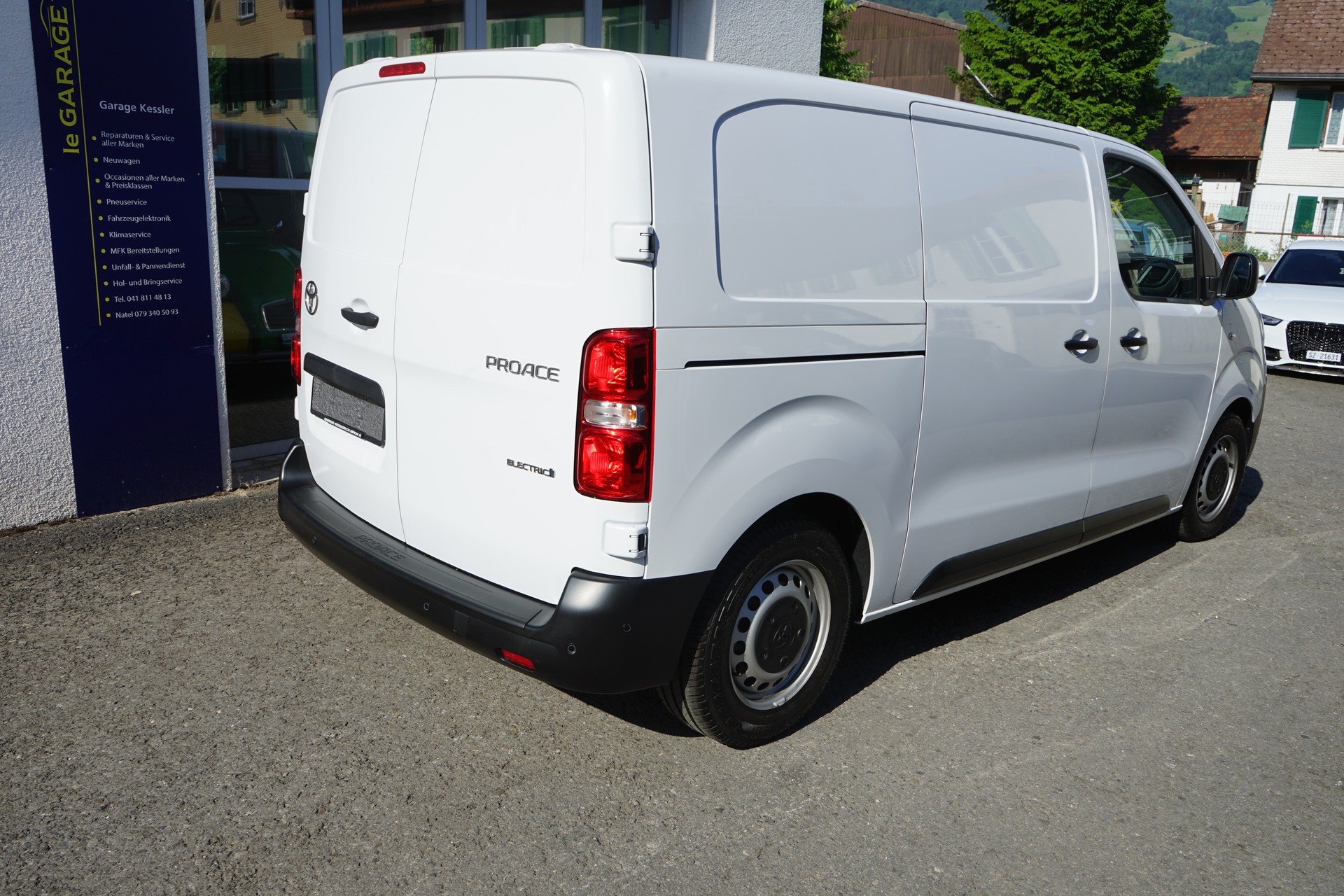 TOYOTA Proace EV 75kWh Medium Advanced-image-1