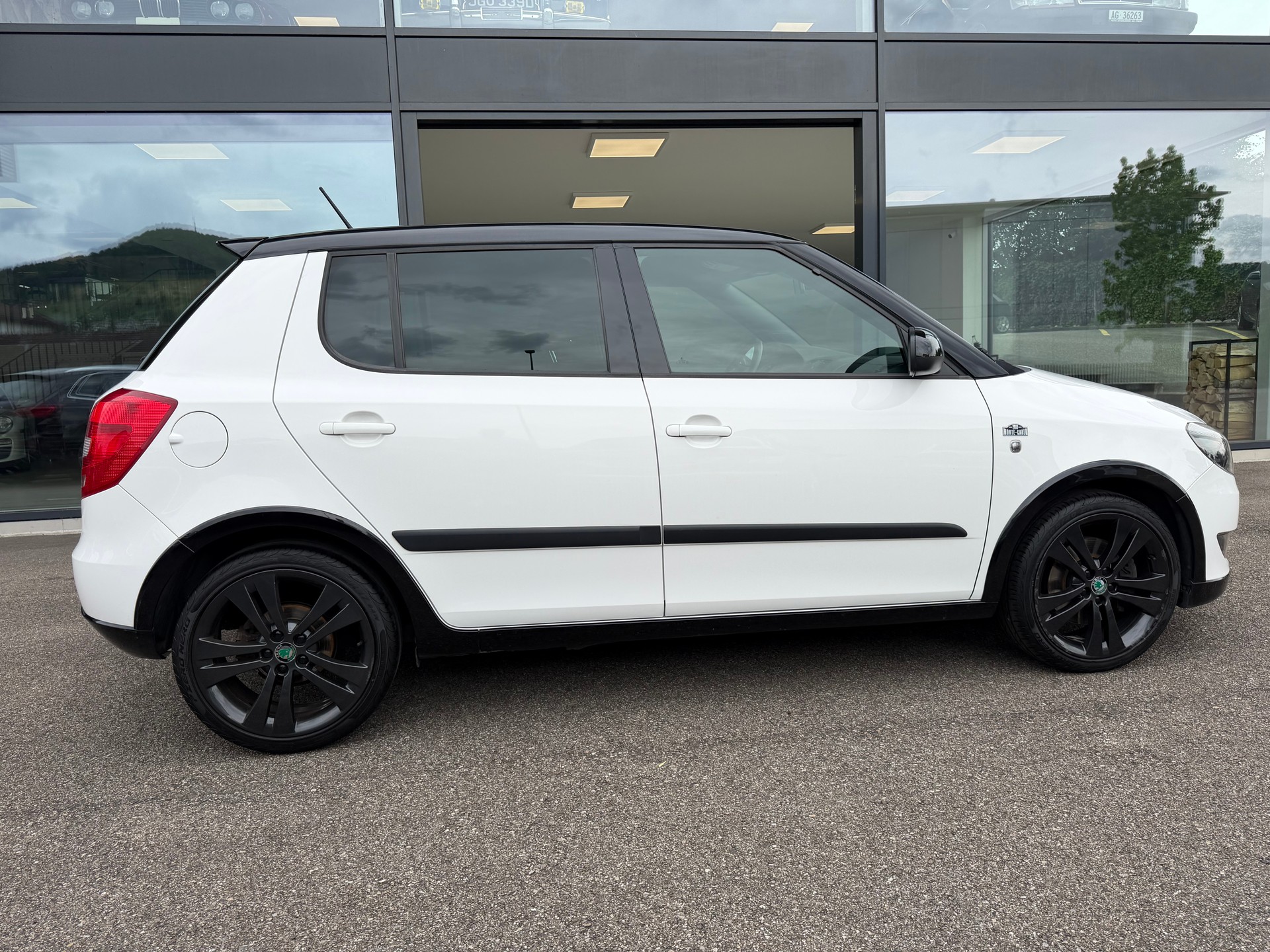 SKODA Fabia 1.2 TSI Ambiente-image-2