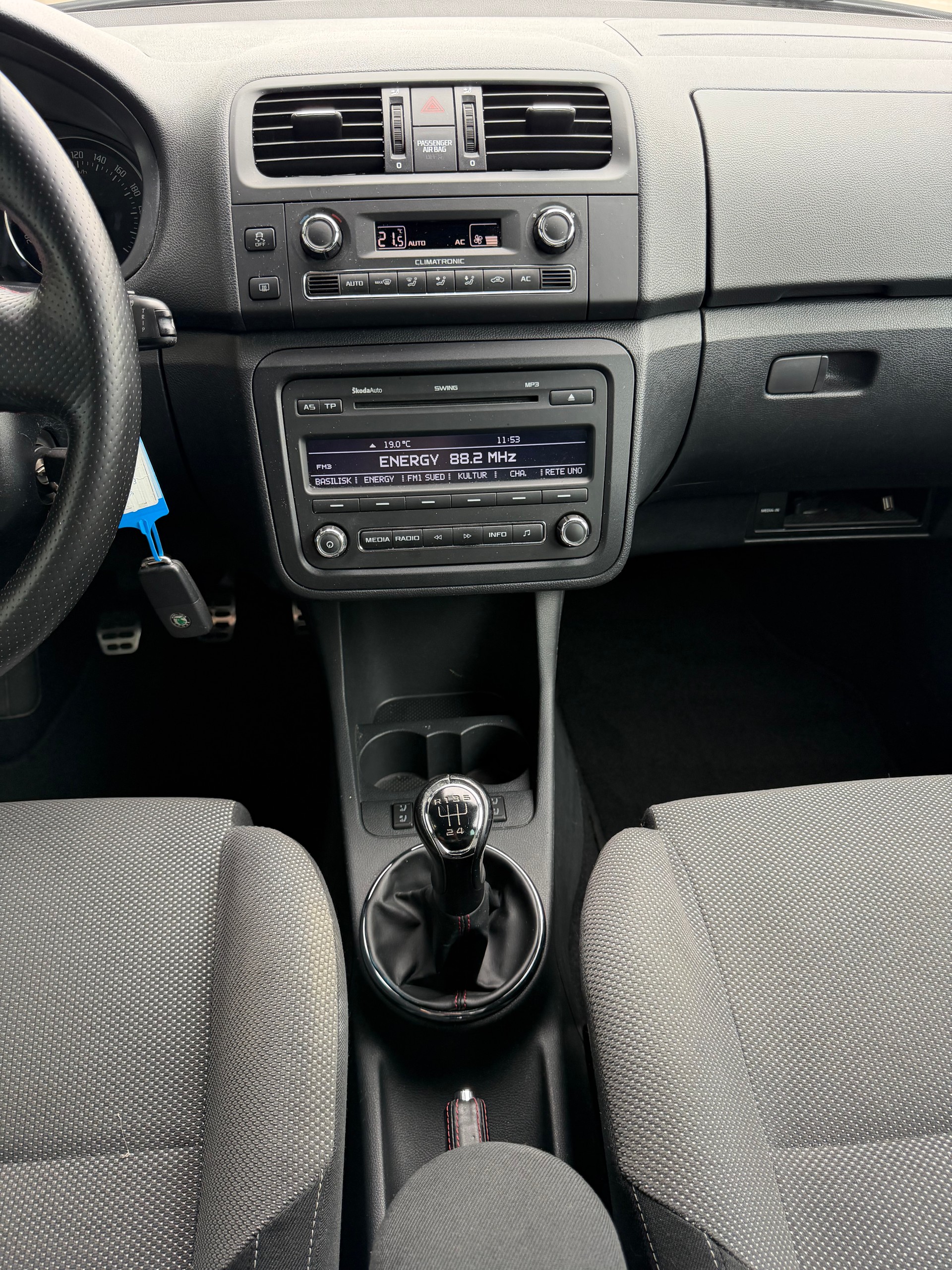 SKODA Fabia 1.2 TSI Ambiente-image-15