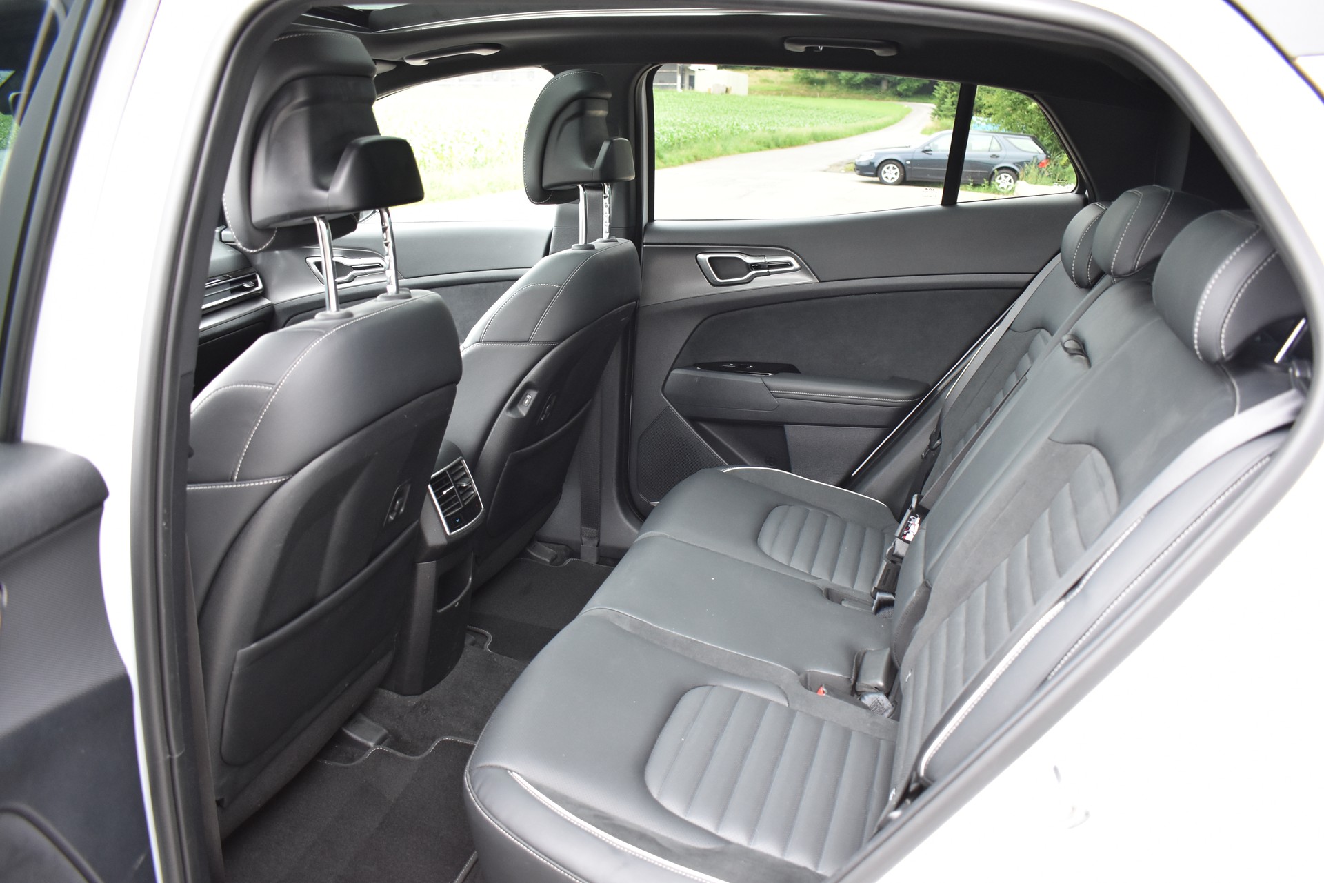KIA Sportage 1.6T-GDi PHEV GT-Line 4x4 A-image-9