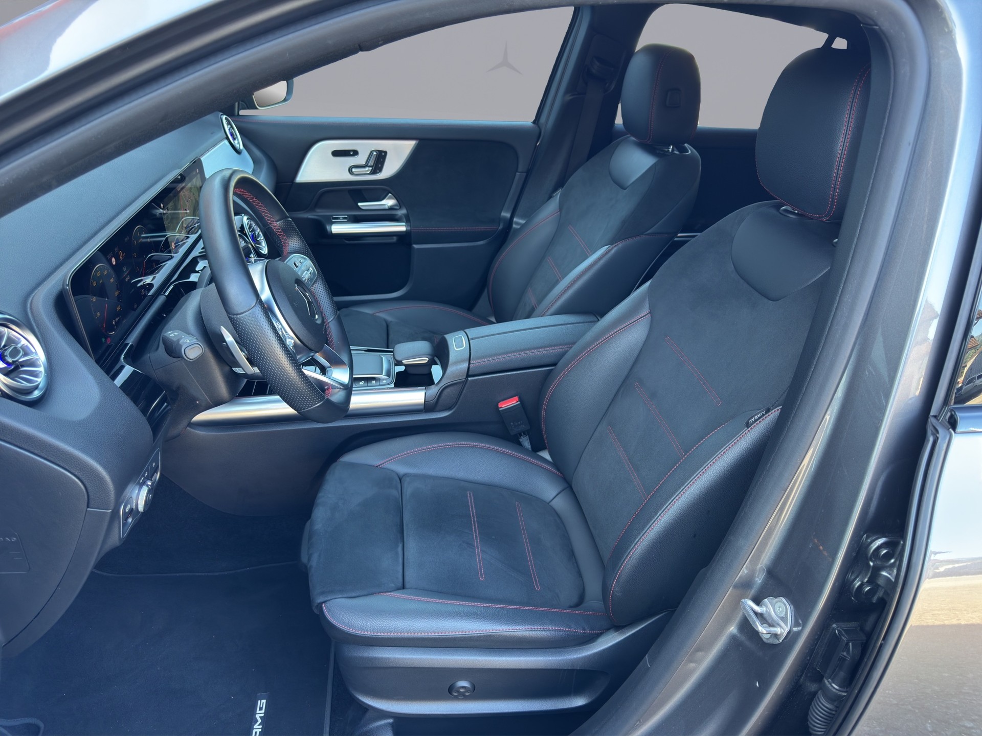 MERCEDES-BENZ GLA 200 AMG Line-image-8