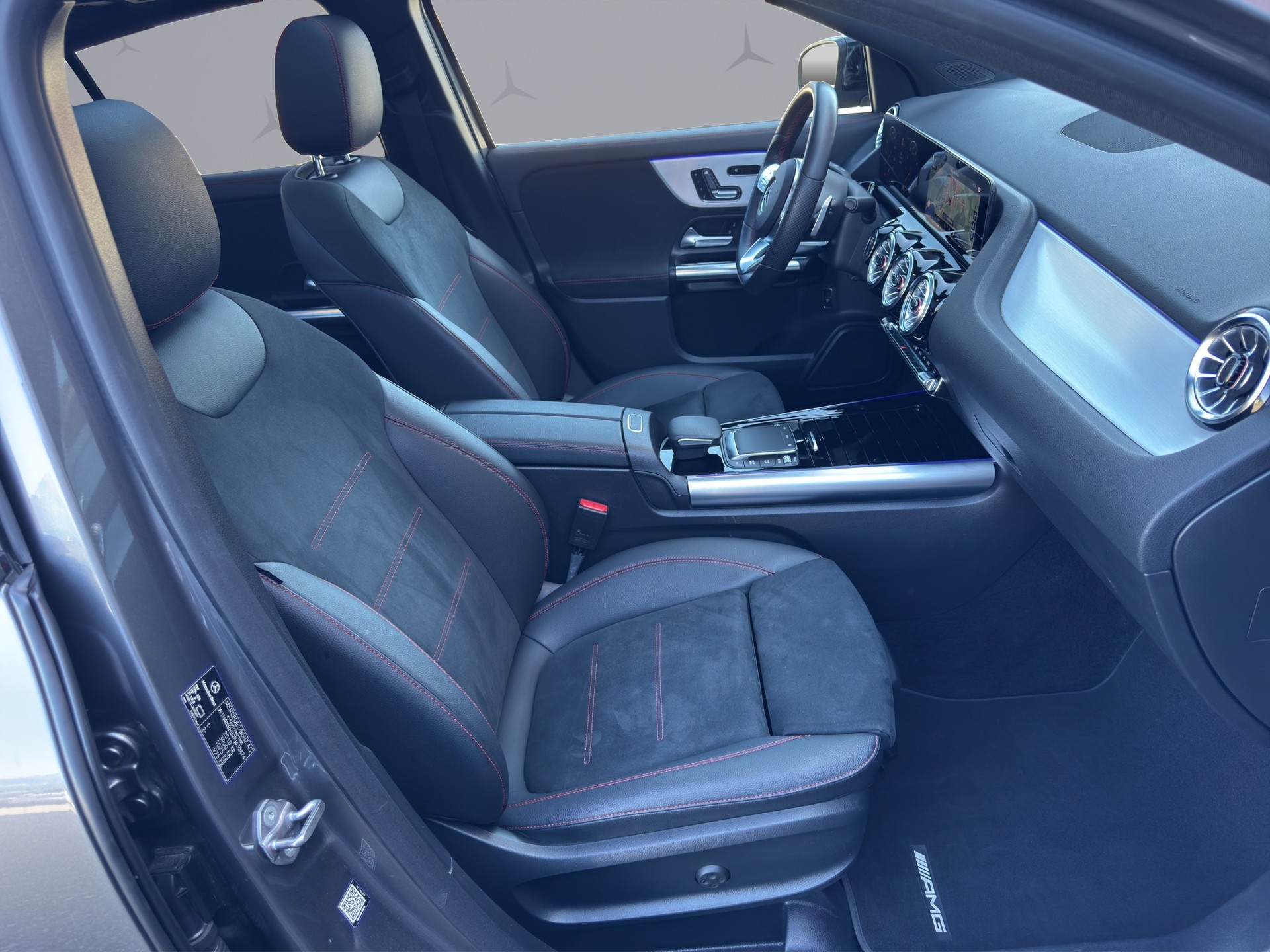MERCEDES-BENZ GLA 200 AMG Line-image-15