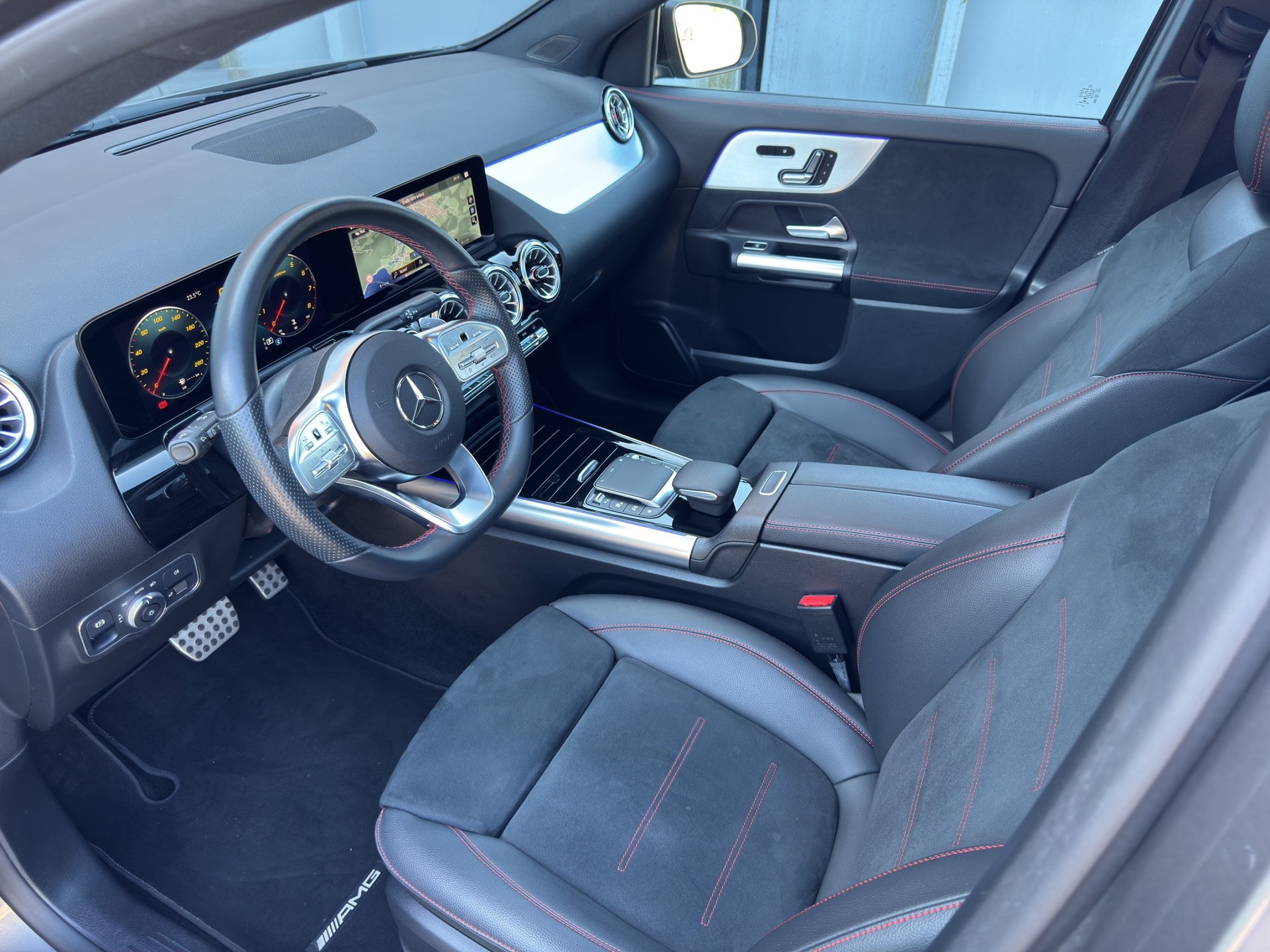 MERCEDES-BENZ GLA 200 AMG Line-image-19