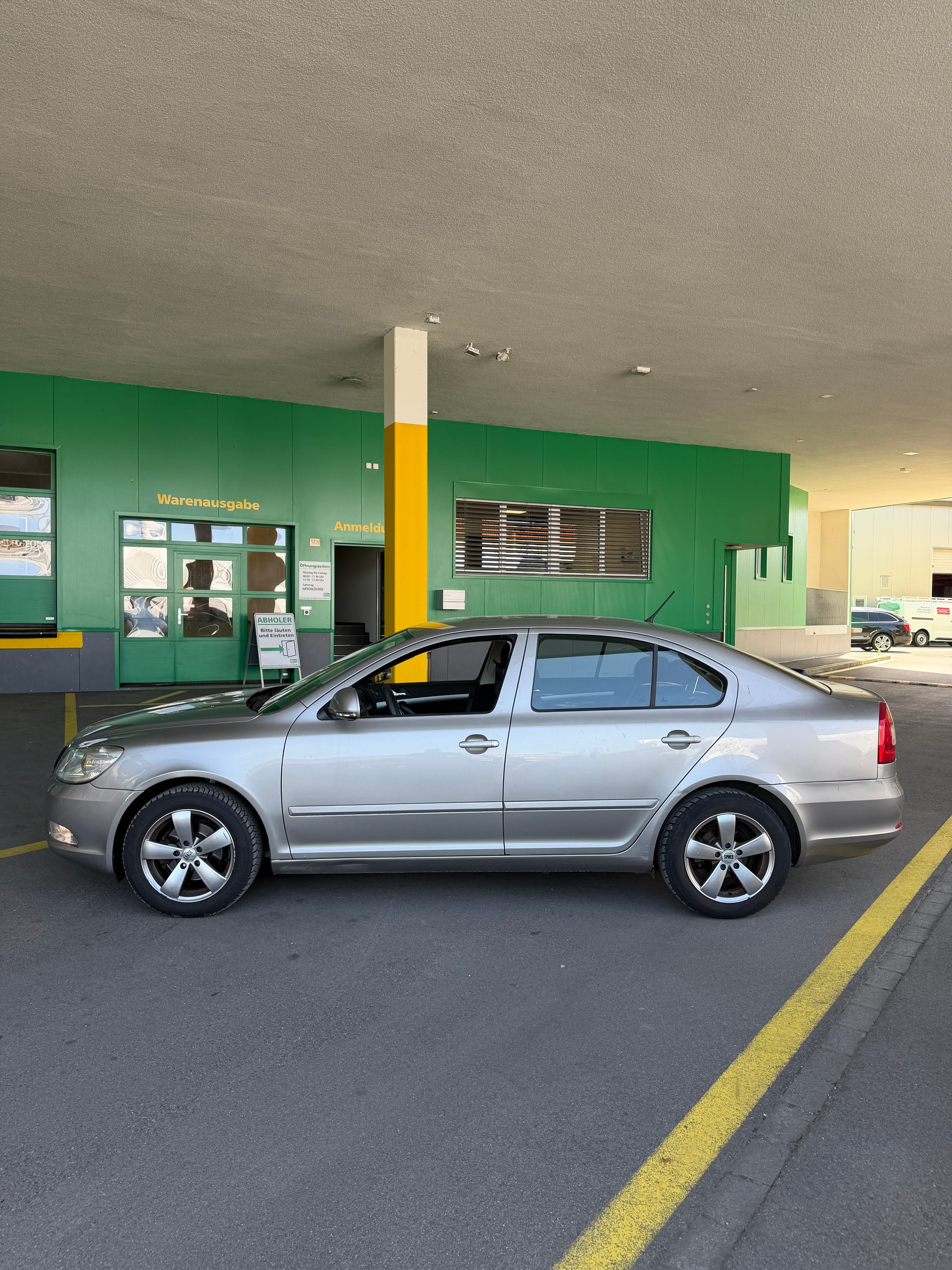 SKODA Octavia 1.6 TDI Ambition-image-3