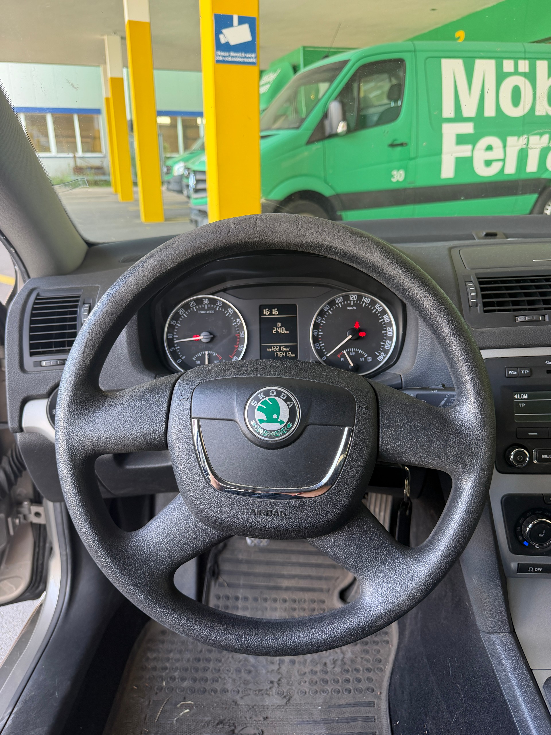 SKODA Octavia 1.6 TDI Ambition-image-13
