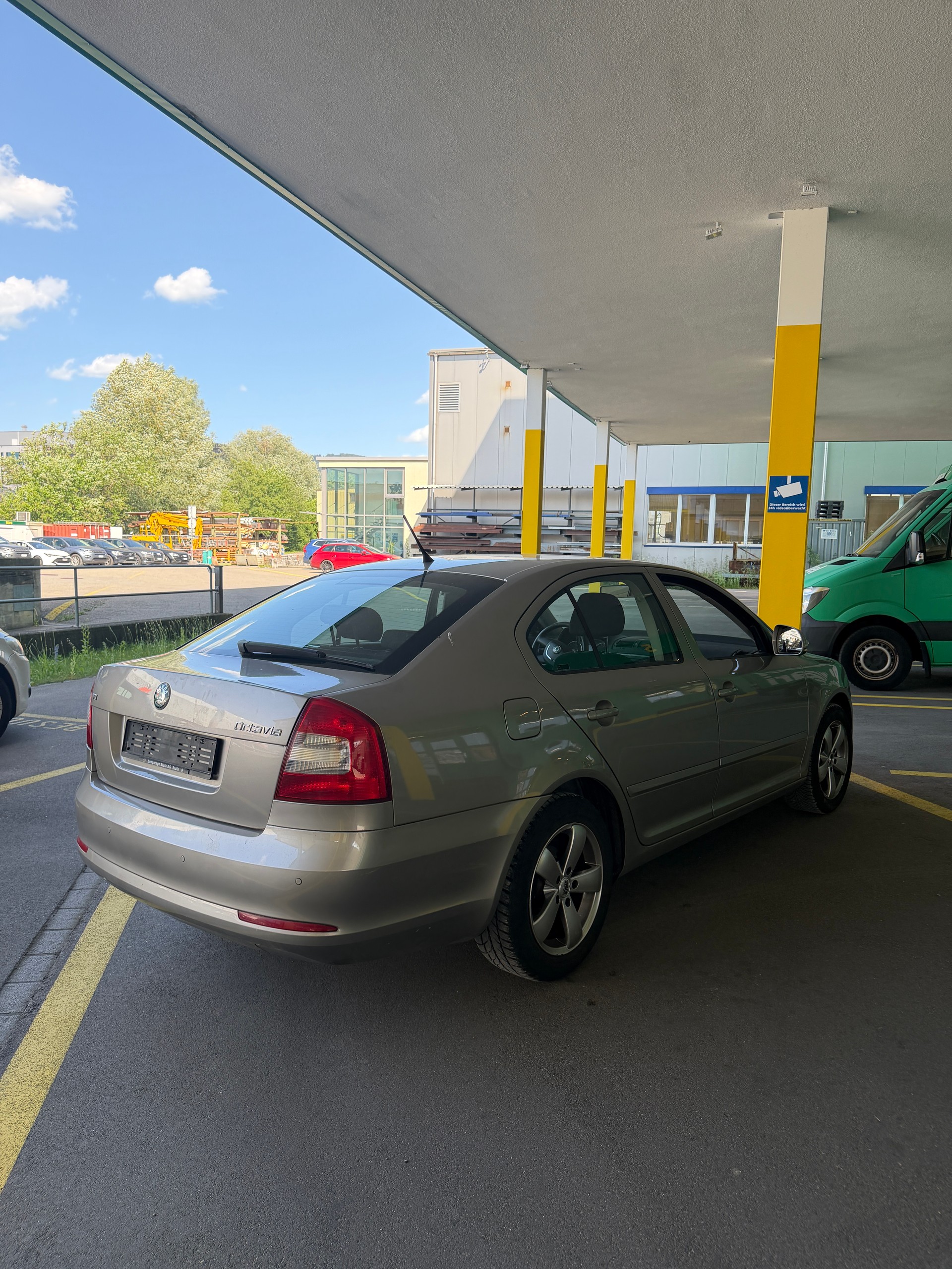 SKODA Octavia 1.6 TDI Ambition-image-6