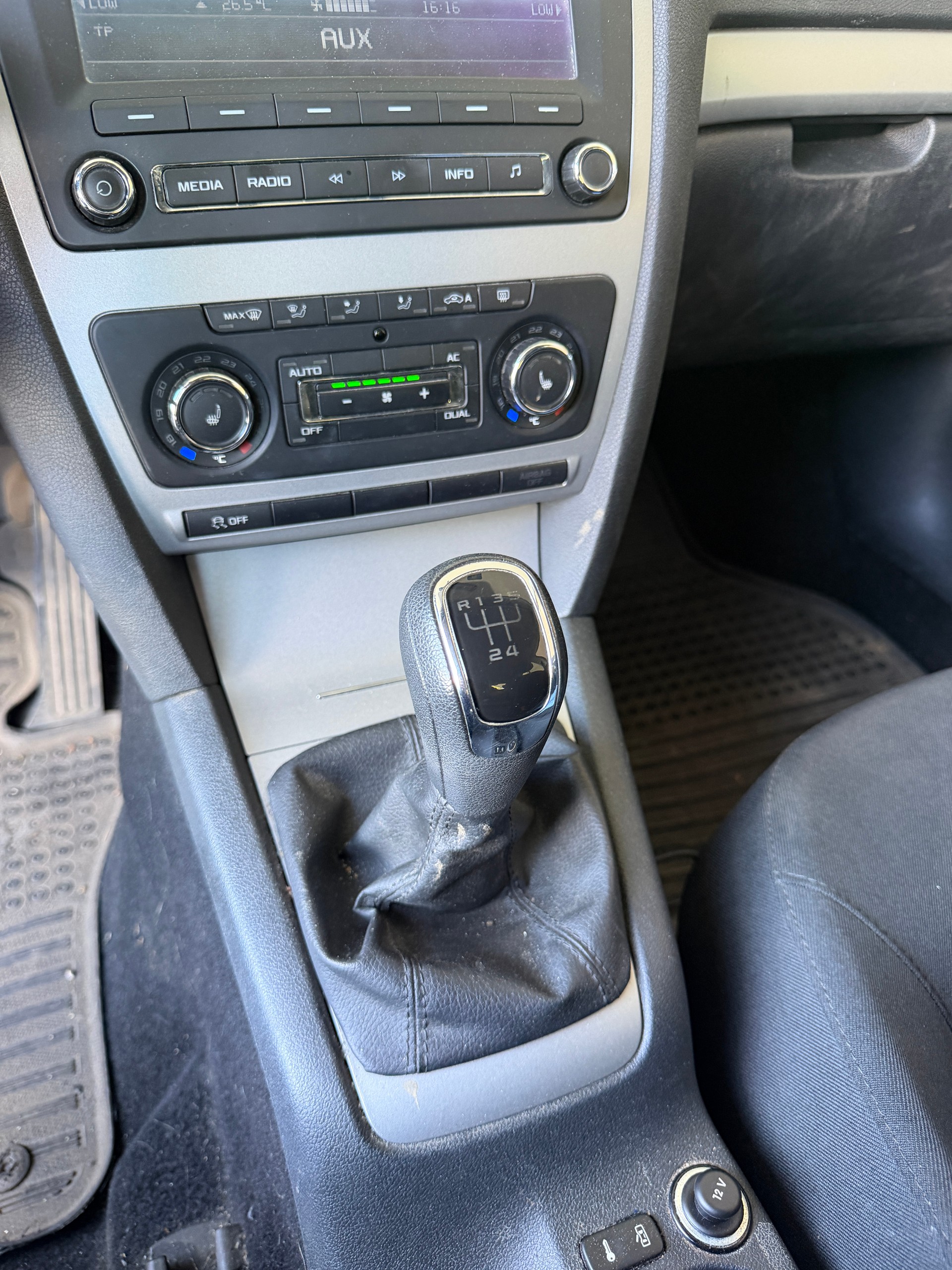 SKODA Octavia 1.6 TDI Ambition-image-11