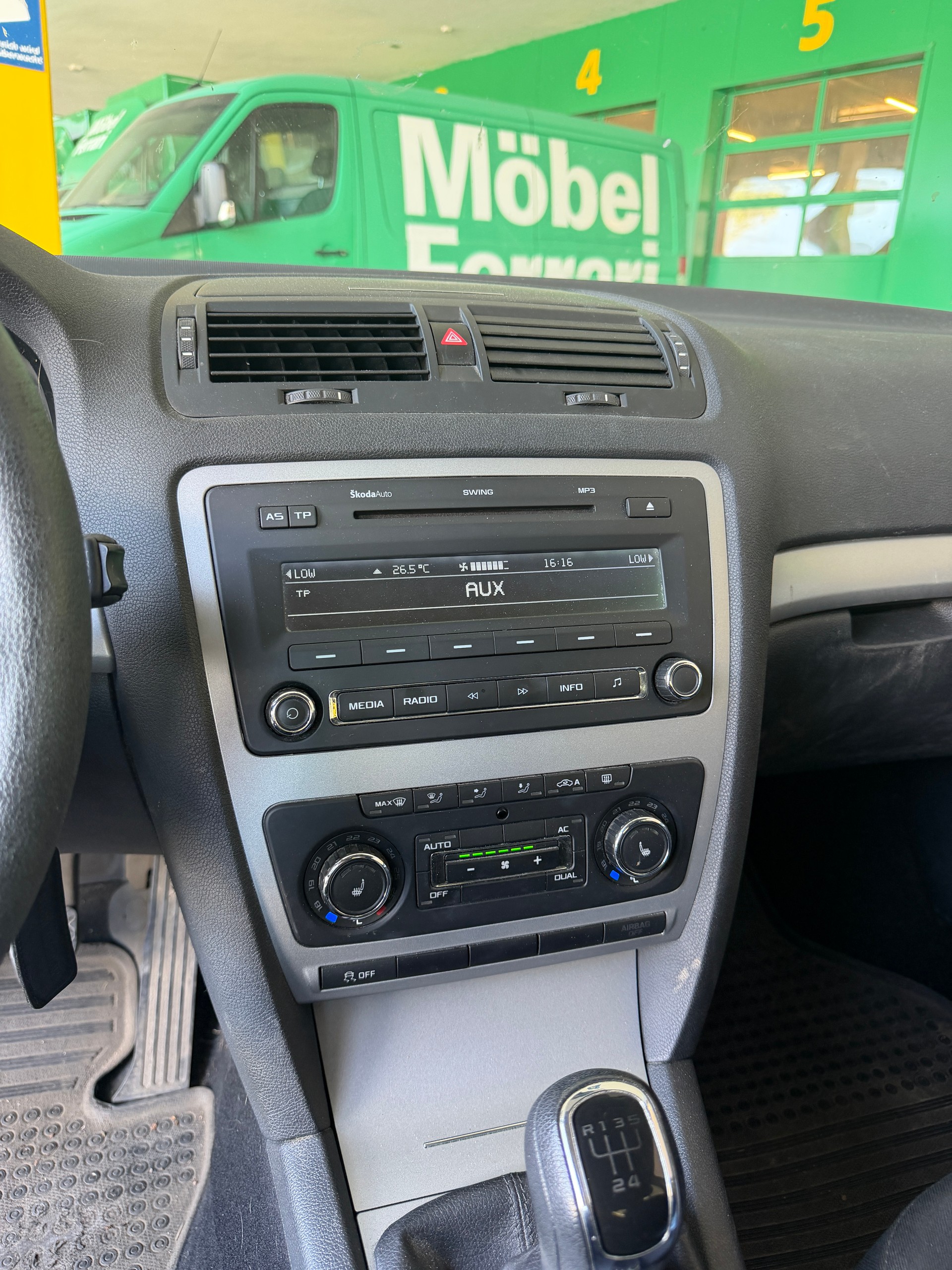 SKODA Octavia 1.6 TDI Ambition-image-10