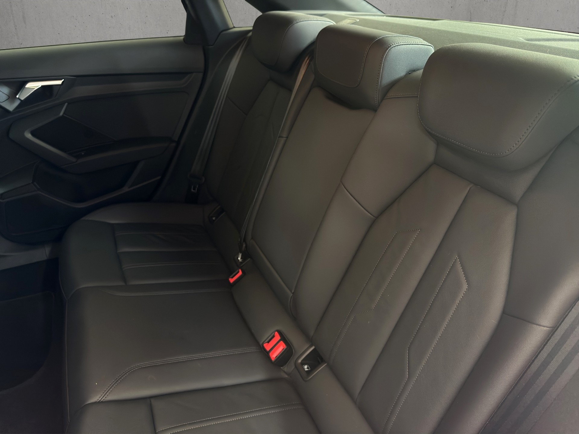 AUDI A3 Limousine 35 TFSI S-Line S-tronic "Leder-19"Alu-RF.-Kamera-Navi"-image-9